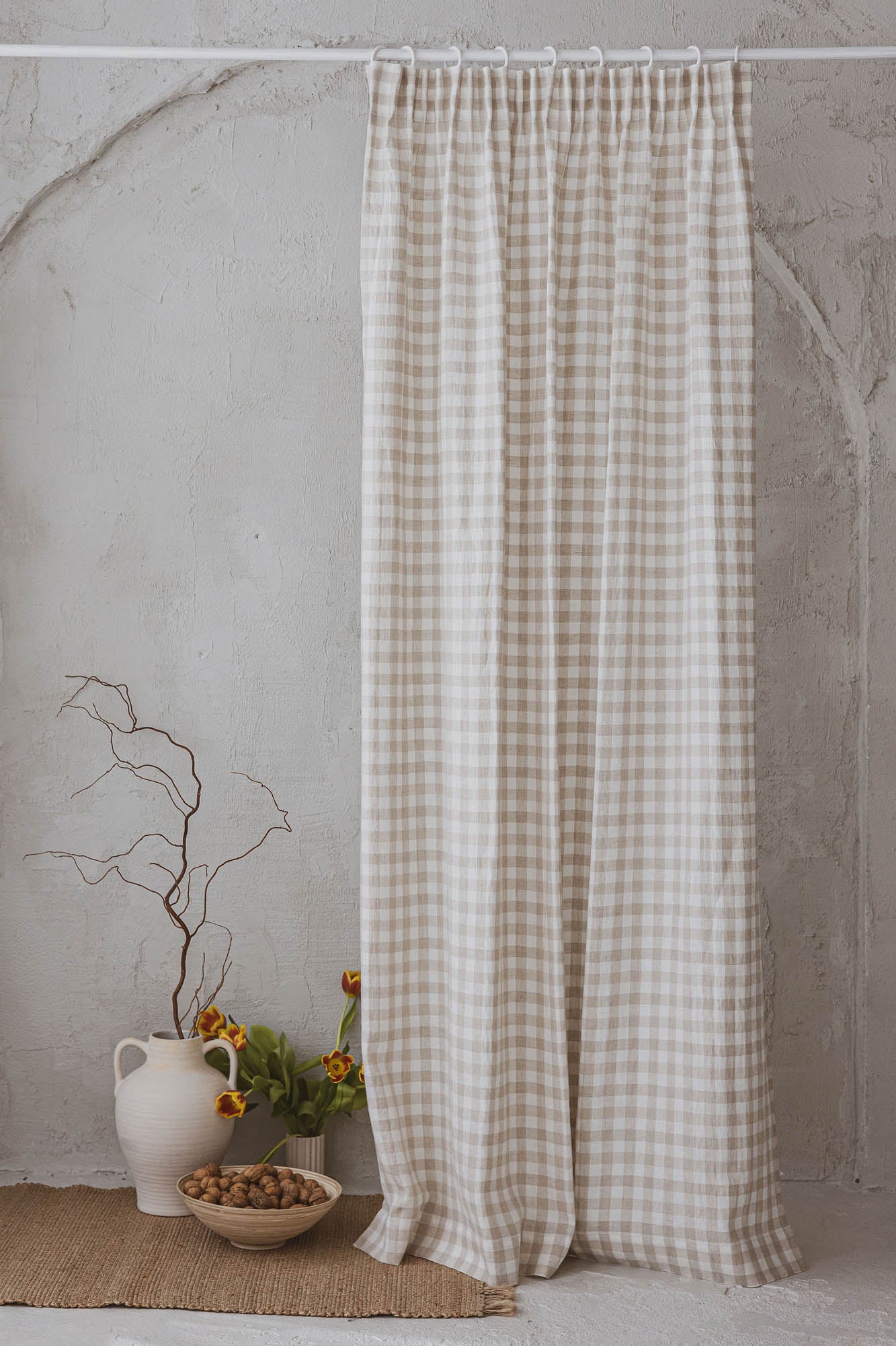 Pencil pleat linen curtain in white/natural checks