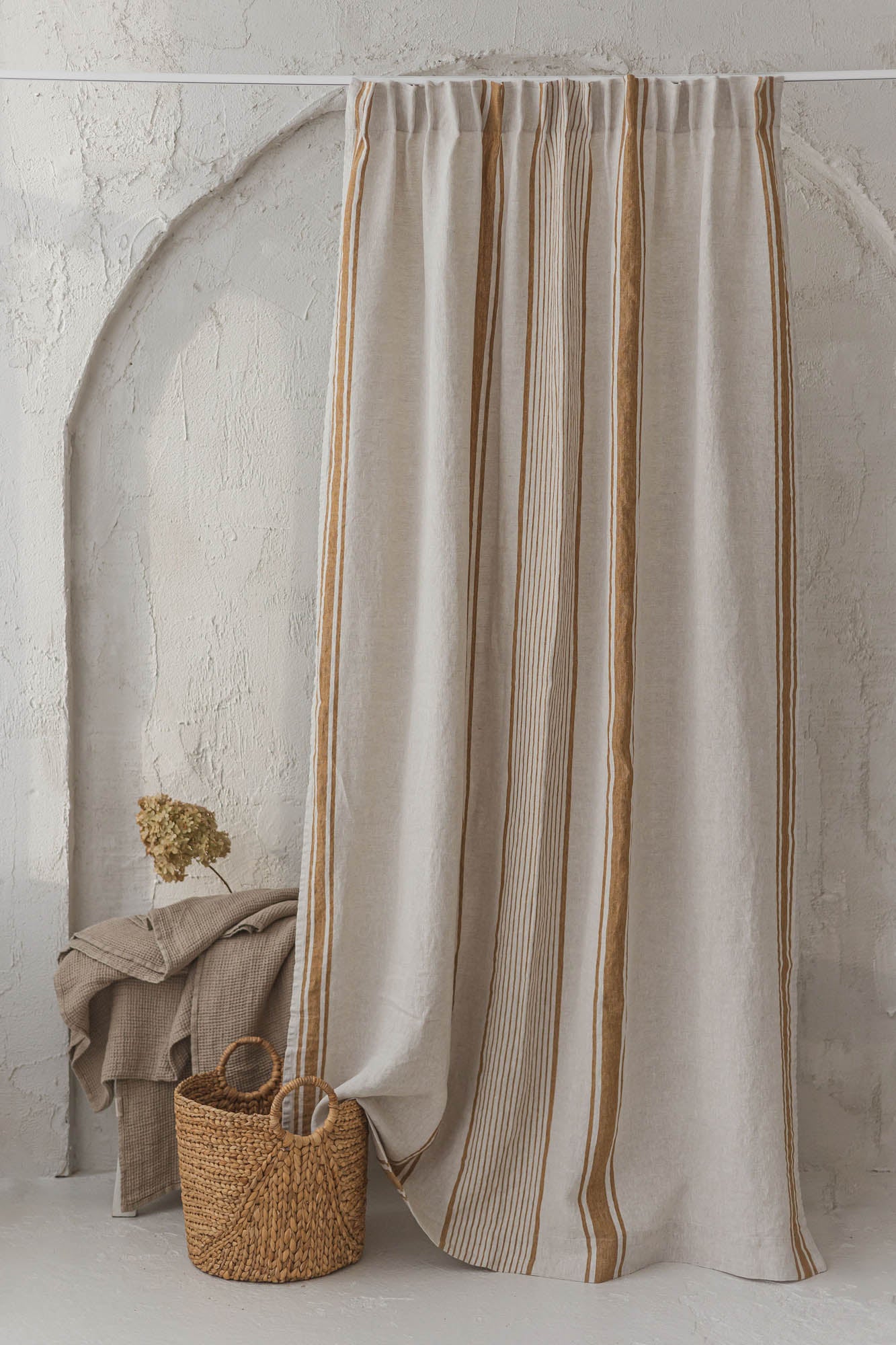 Pencil pleat linen curtain – French style with golden stripes