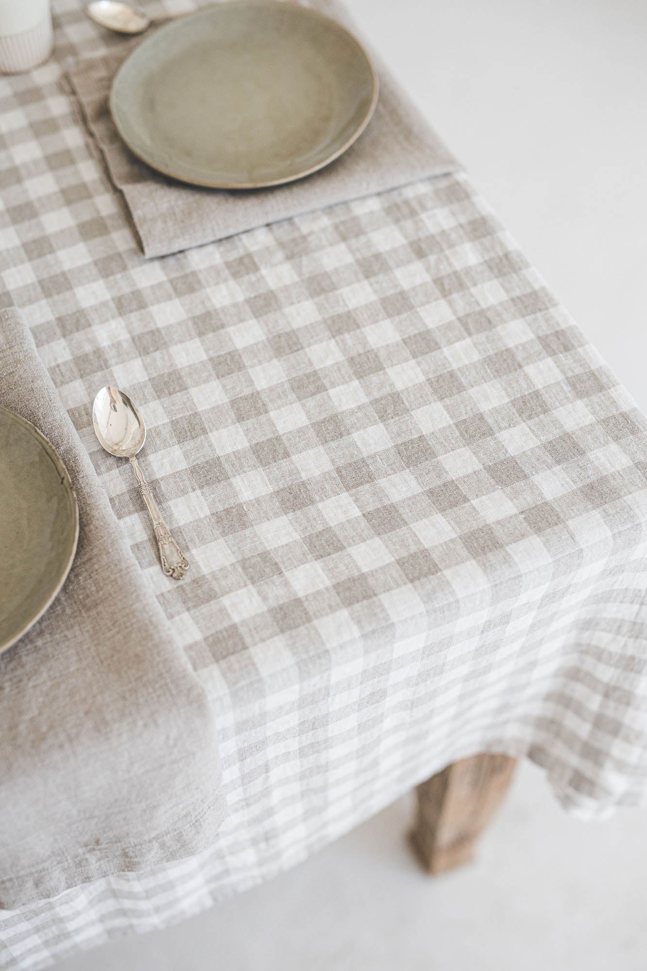 Natural checkered linen tablecloth
