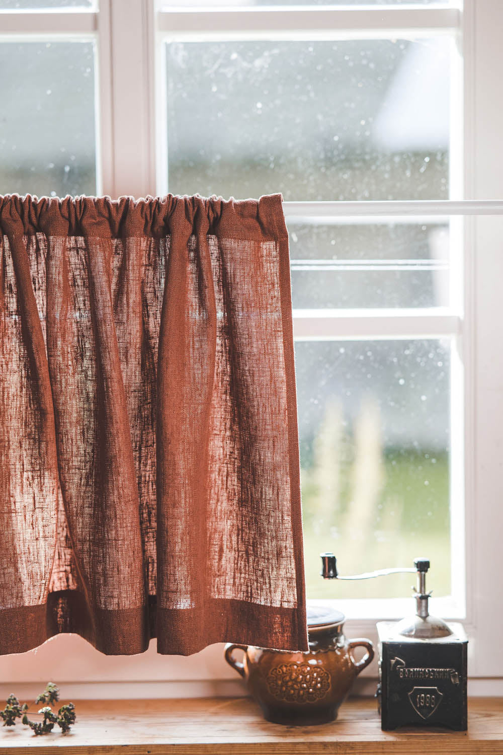Heavyweight burnt orange linen cafe curtain
