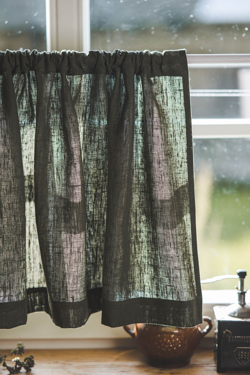 Heavyweight forest green linen cafe curtain