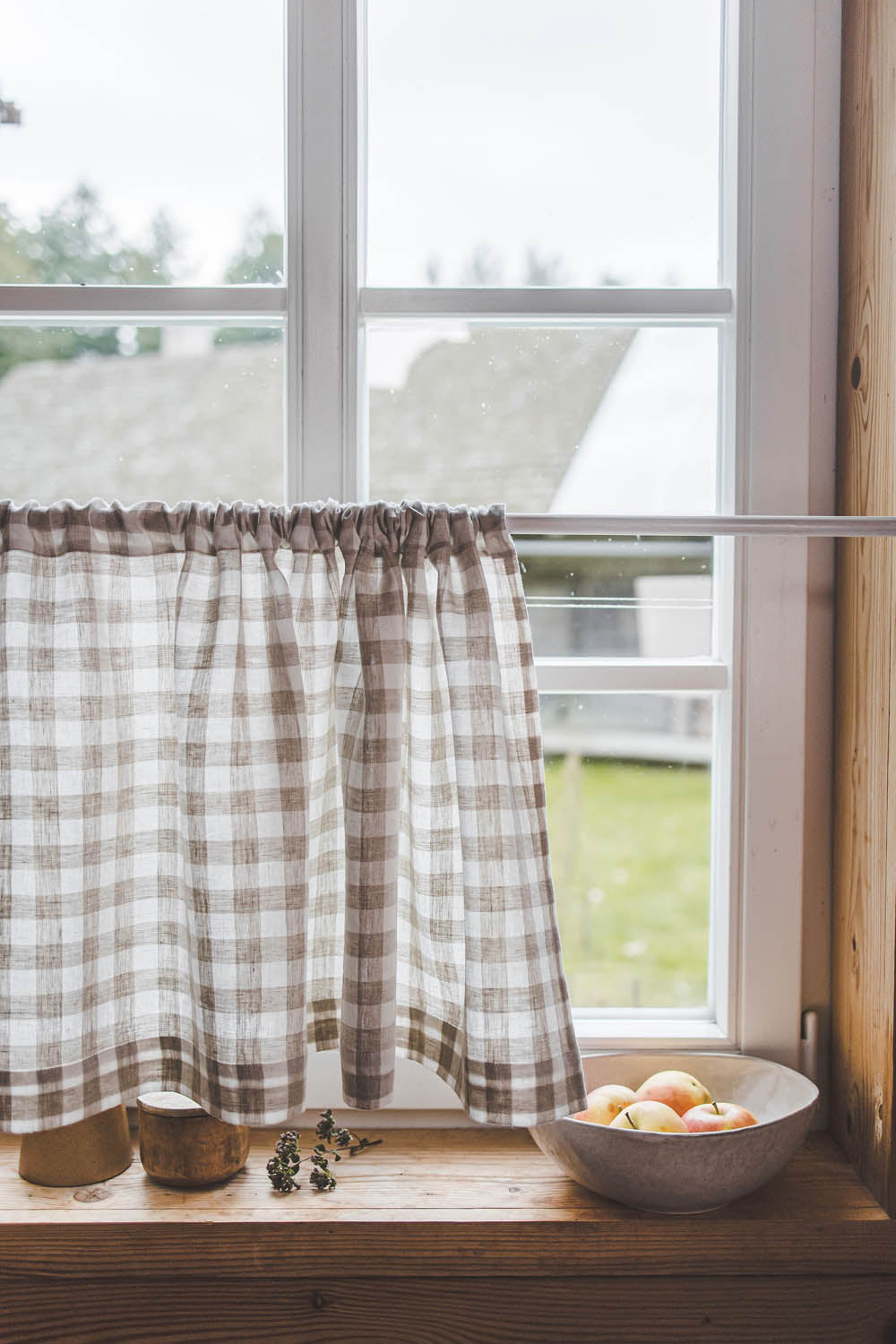 Checkered linen cafe curtain