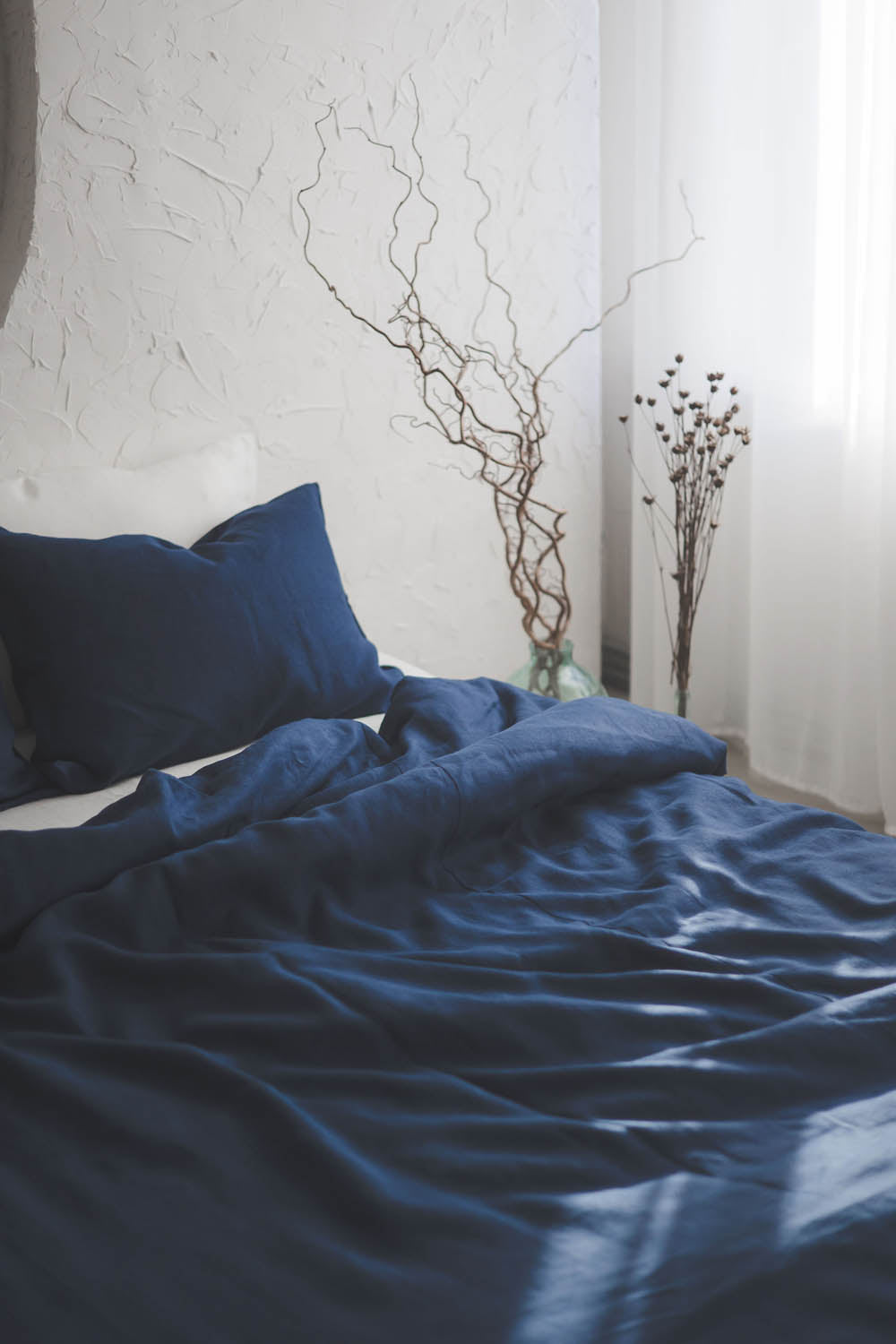 Midnight blue linen duvet cover with buttons