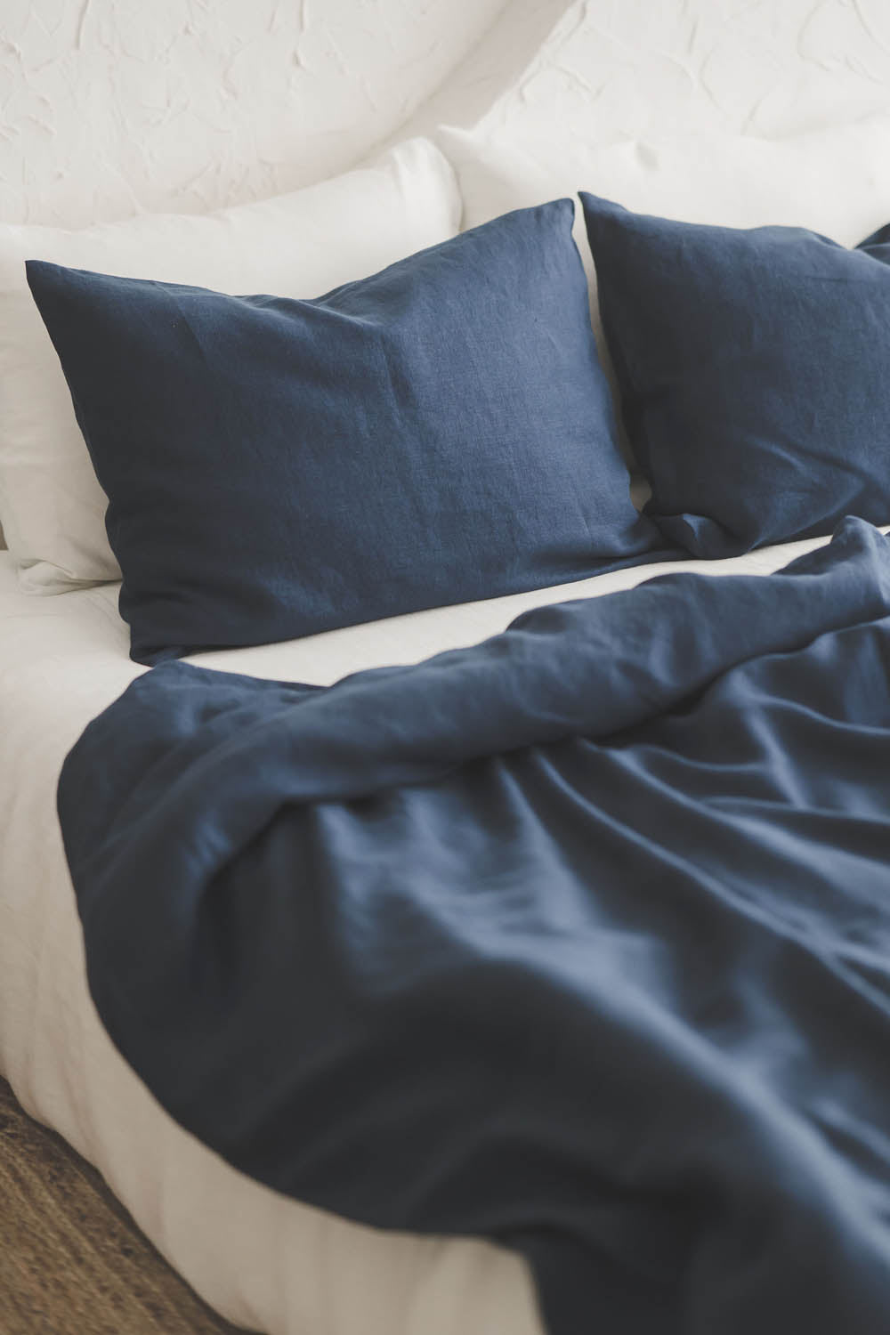 Midnight blue linen duvet cover with buttons
