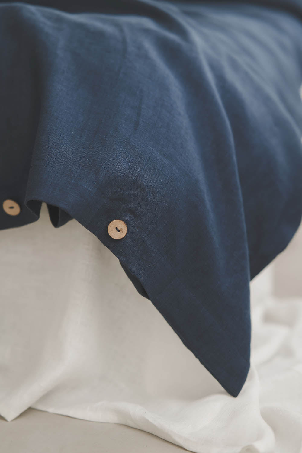 Midnight blue linen duvet cover with buttons