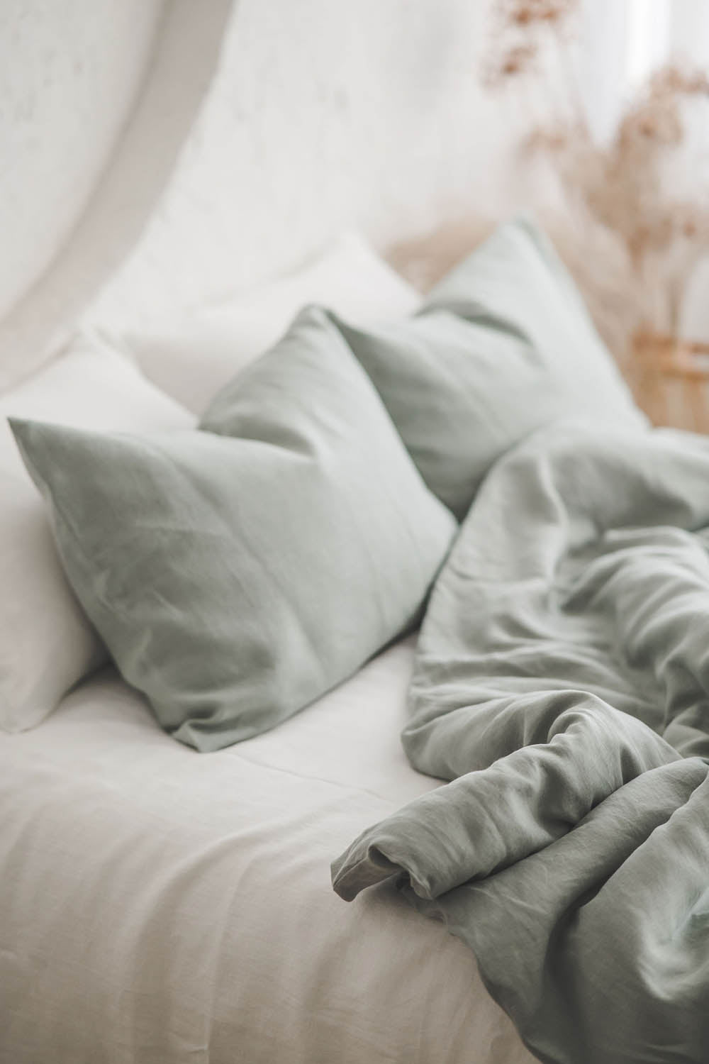 Frosty green linen duvet cover with buttons