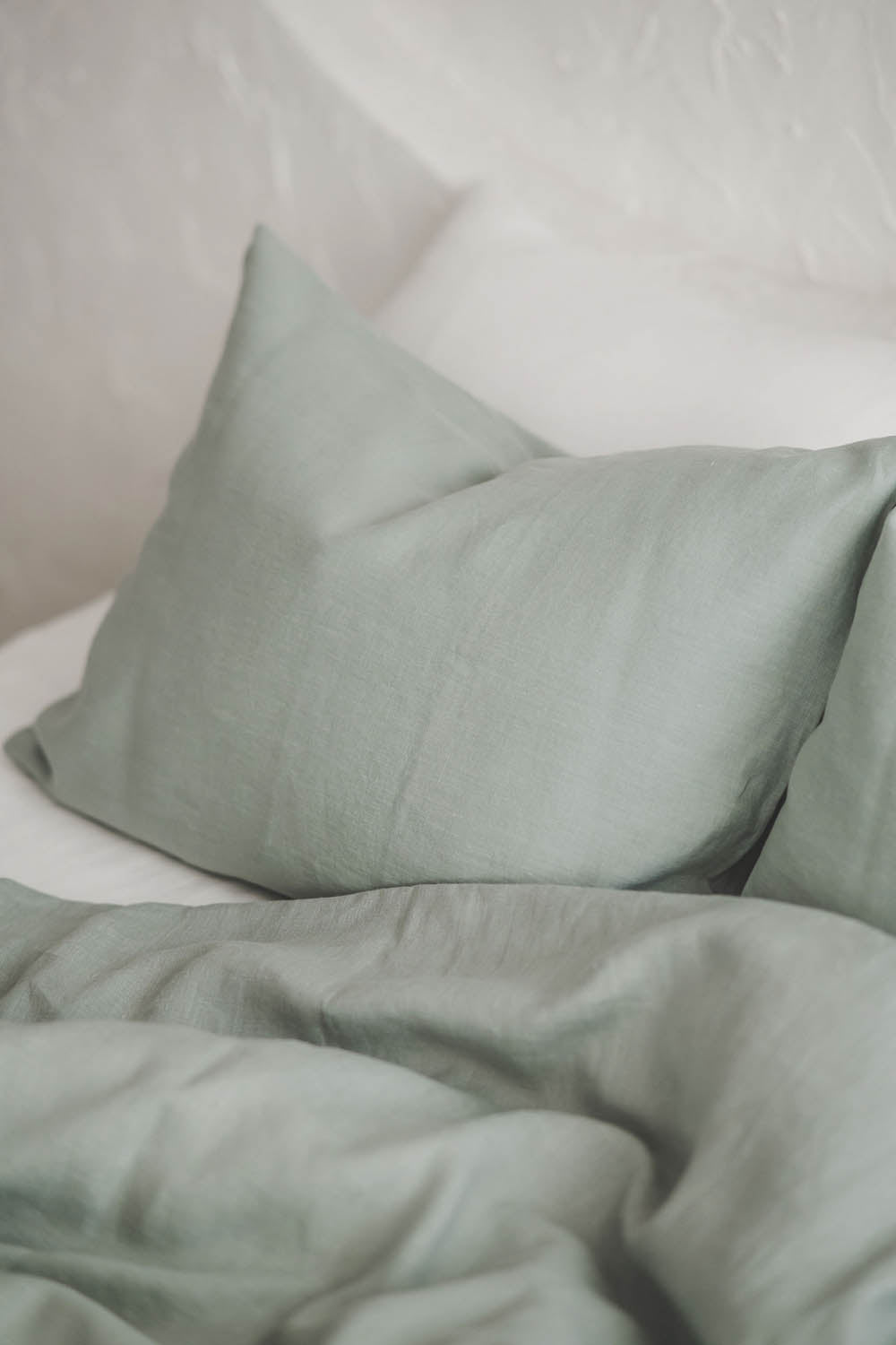 Frosty green linen duvet cover with buttons