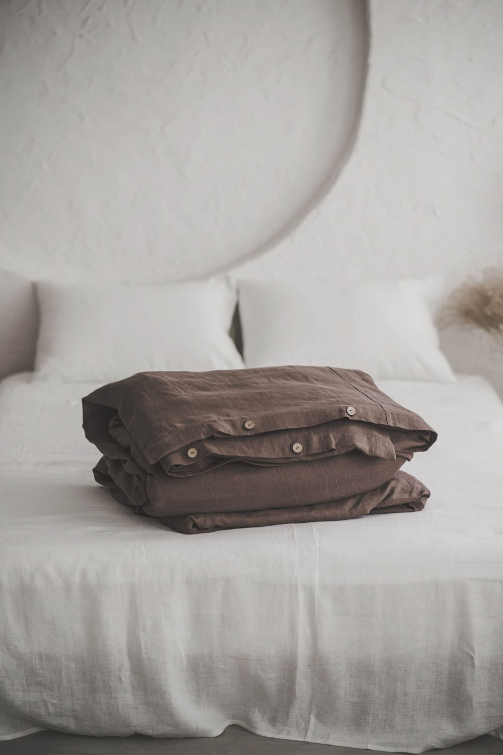 Cocoa linen duvet cover with buttons