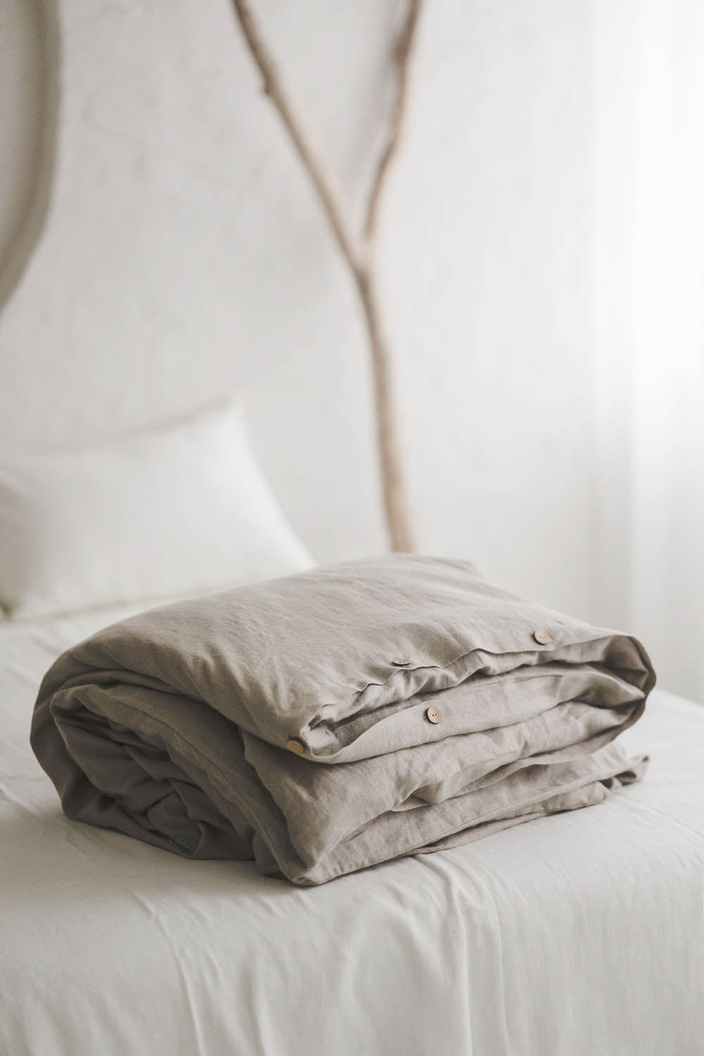 Natural linen duvet cover with buttons