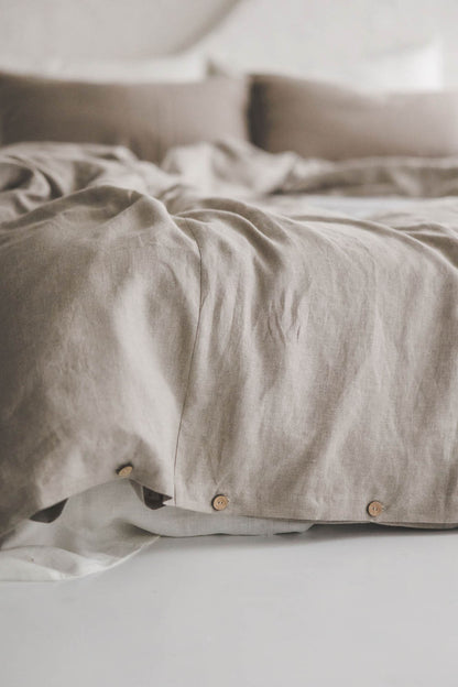 Natural linen duvet cover with buttons