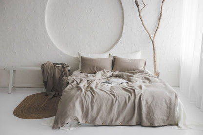 Natural linen duvet cover with buttons