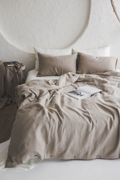 Natural linen duvet cover with buttons