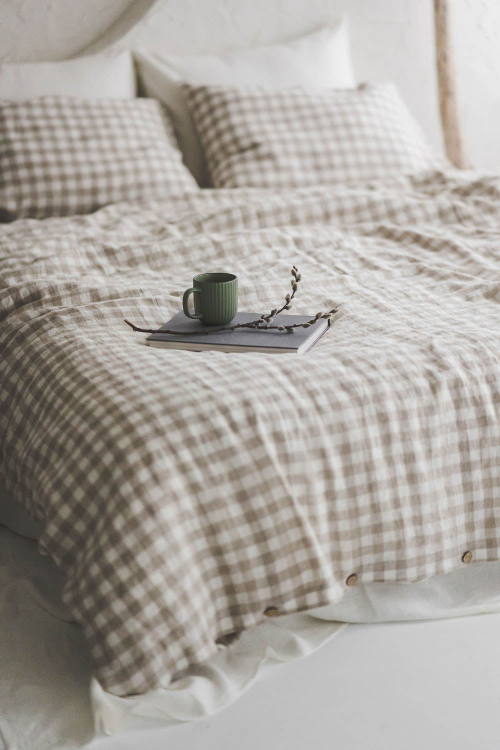 Checkered linen duvet cover with buttons