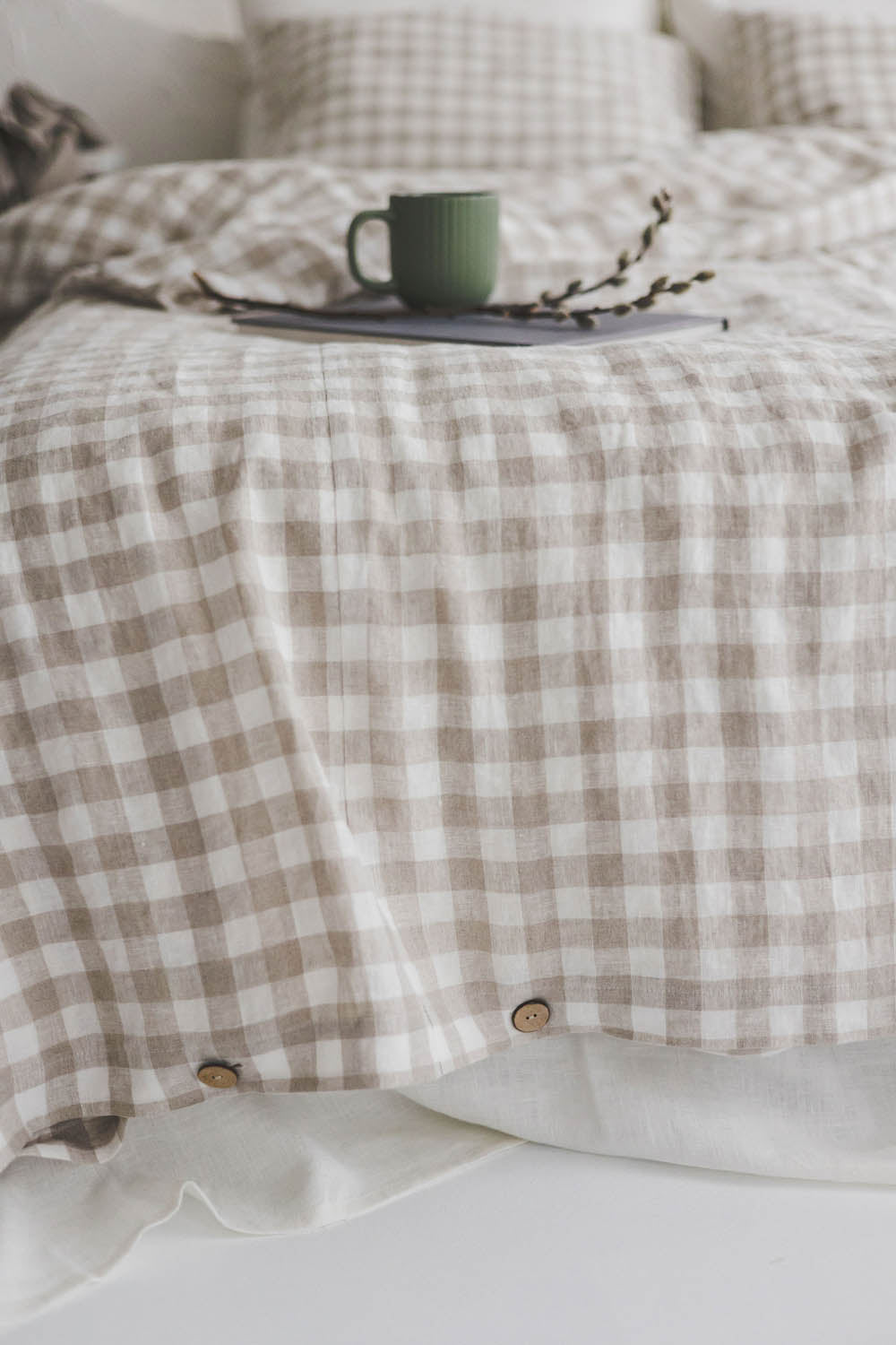 Checkered linen duvet cover with buttons