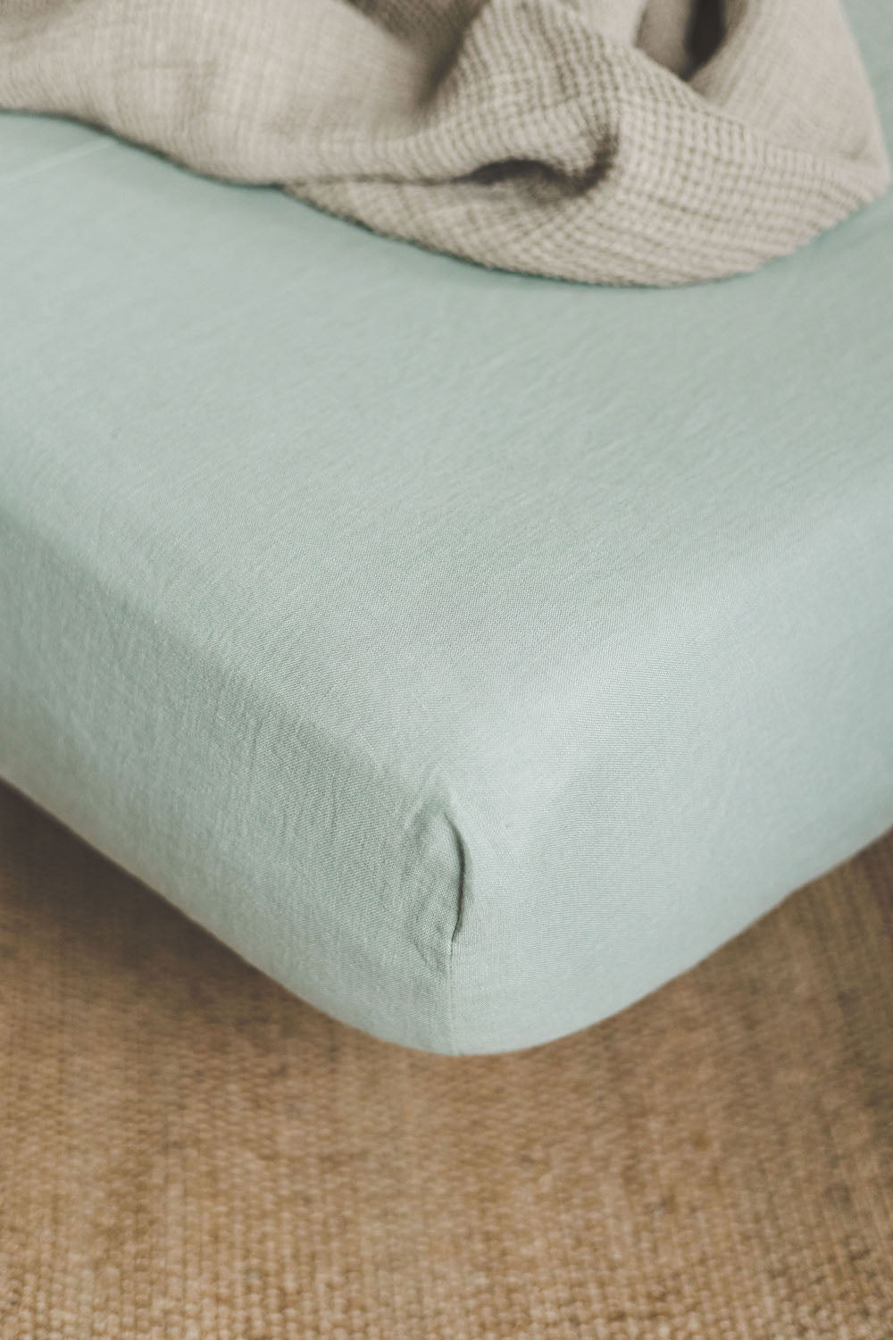 Frosty green linen fitted sheet