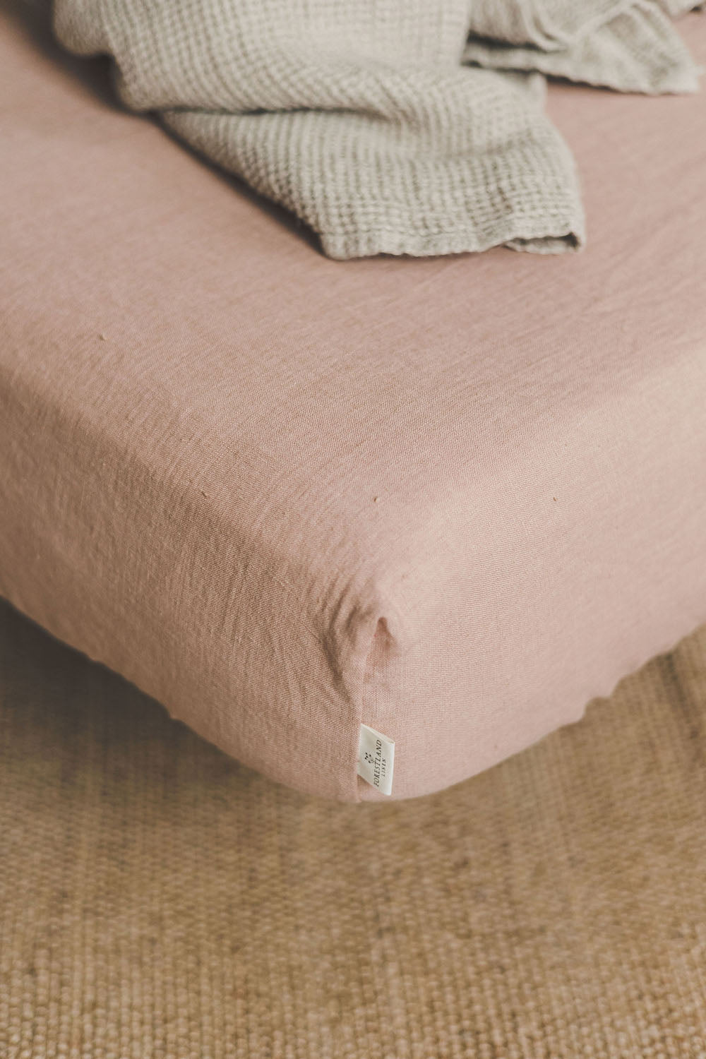 Misty rose linen fitted sheet