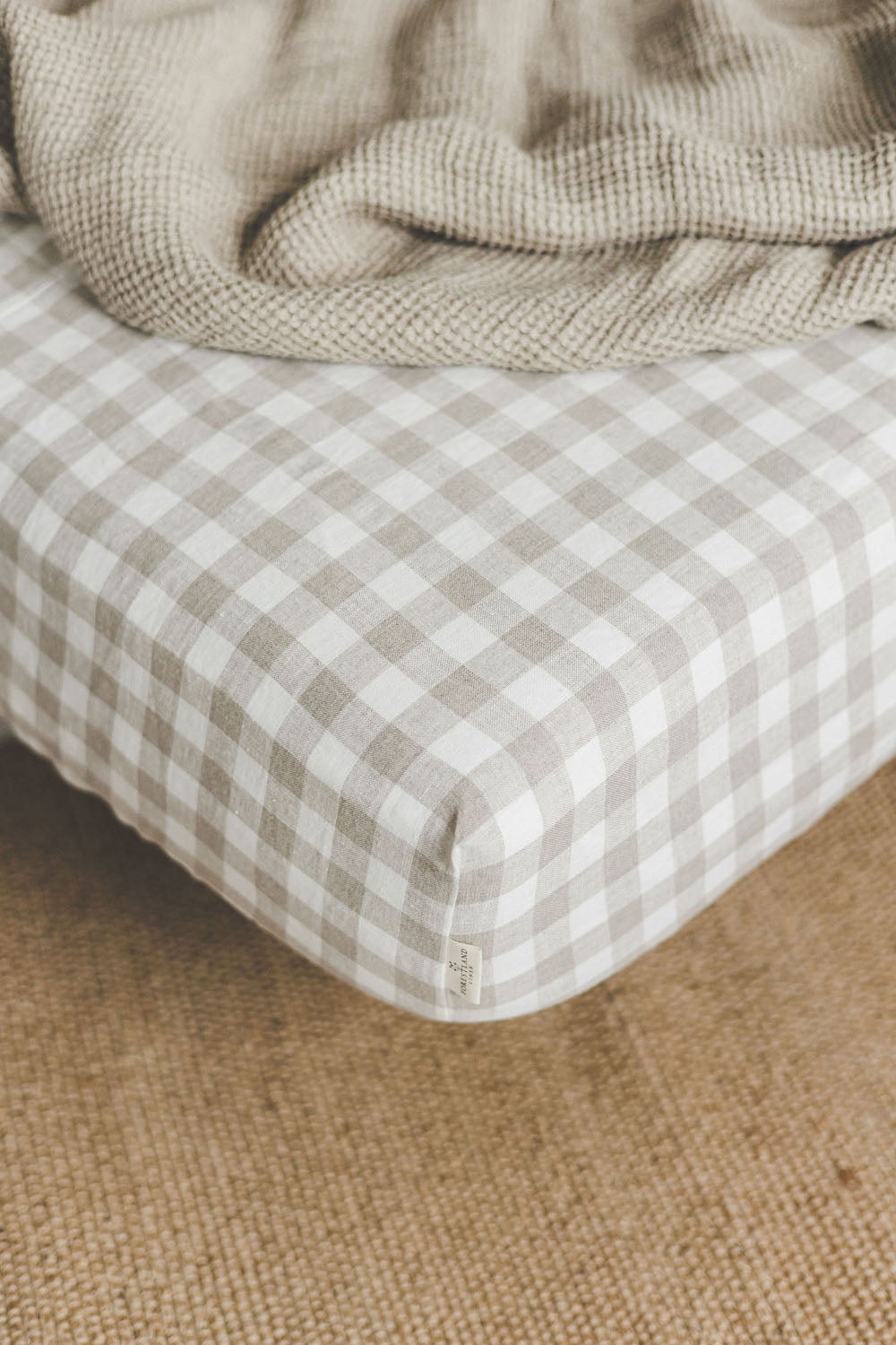 Checkered linen fitted sheet – ForestlandLinen