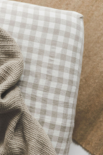 Checkered linen fitted sheet