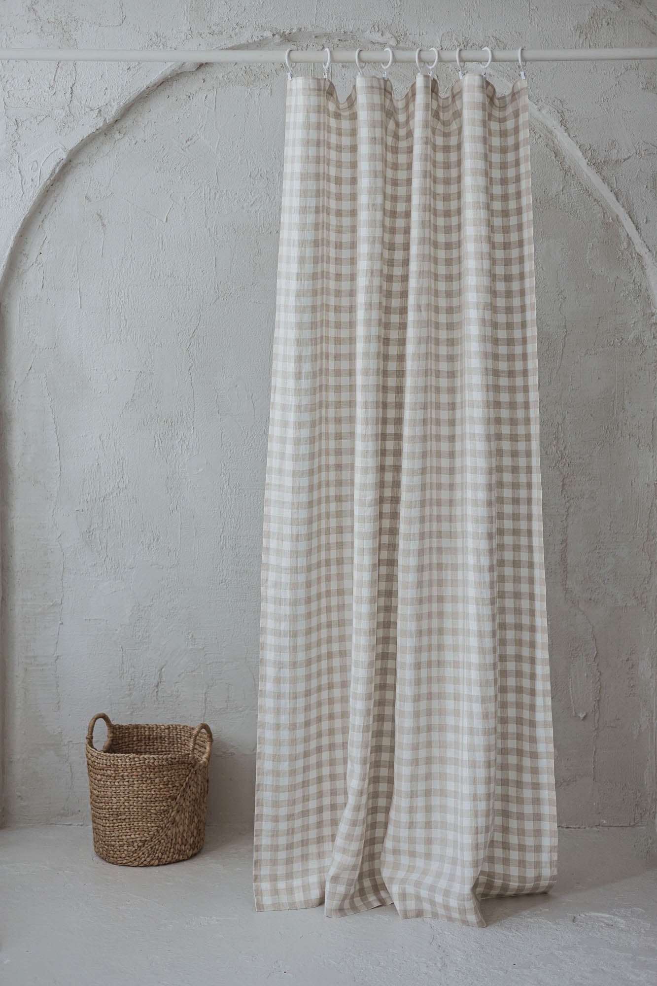 Checkered linen curtain with simple hem, for clips