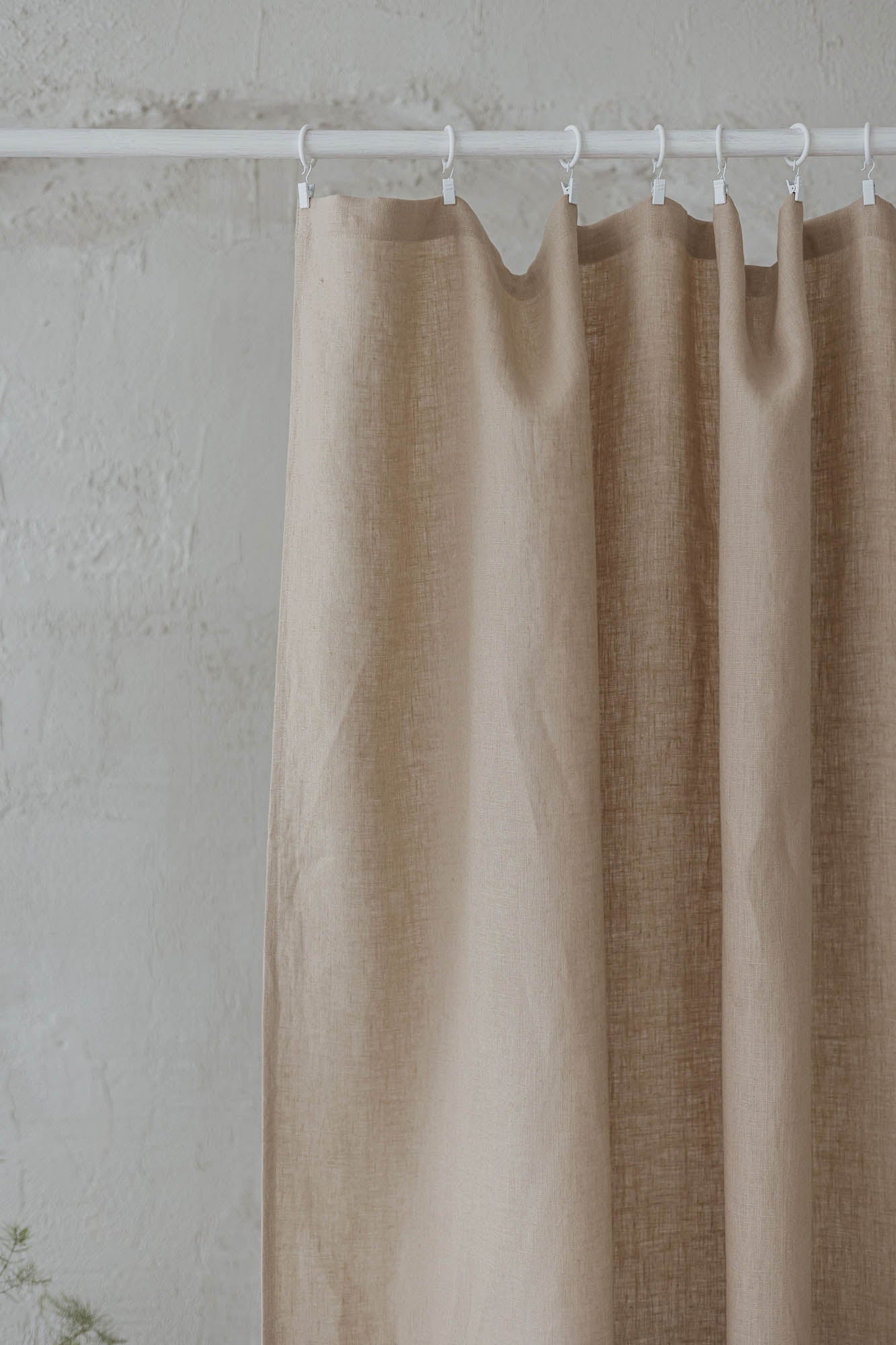 Sand linen curtain with simple hem, for clips