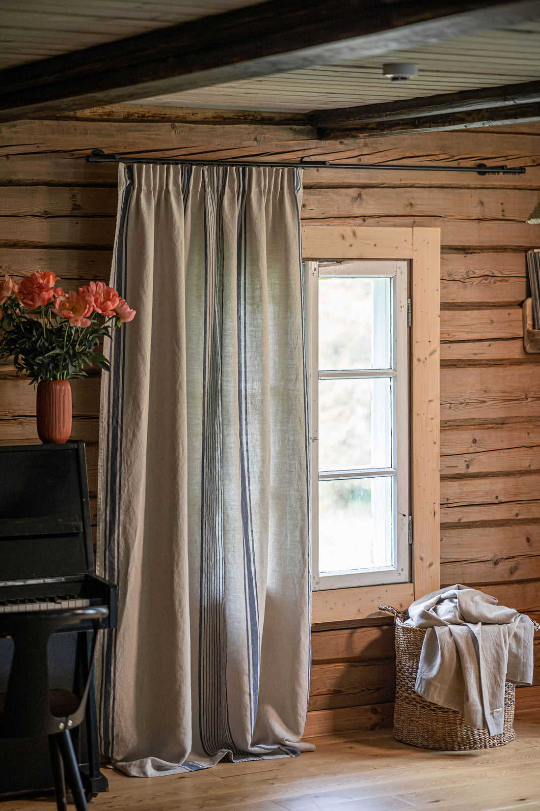 Pencil pleat linen curtain – French style with blue stripes