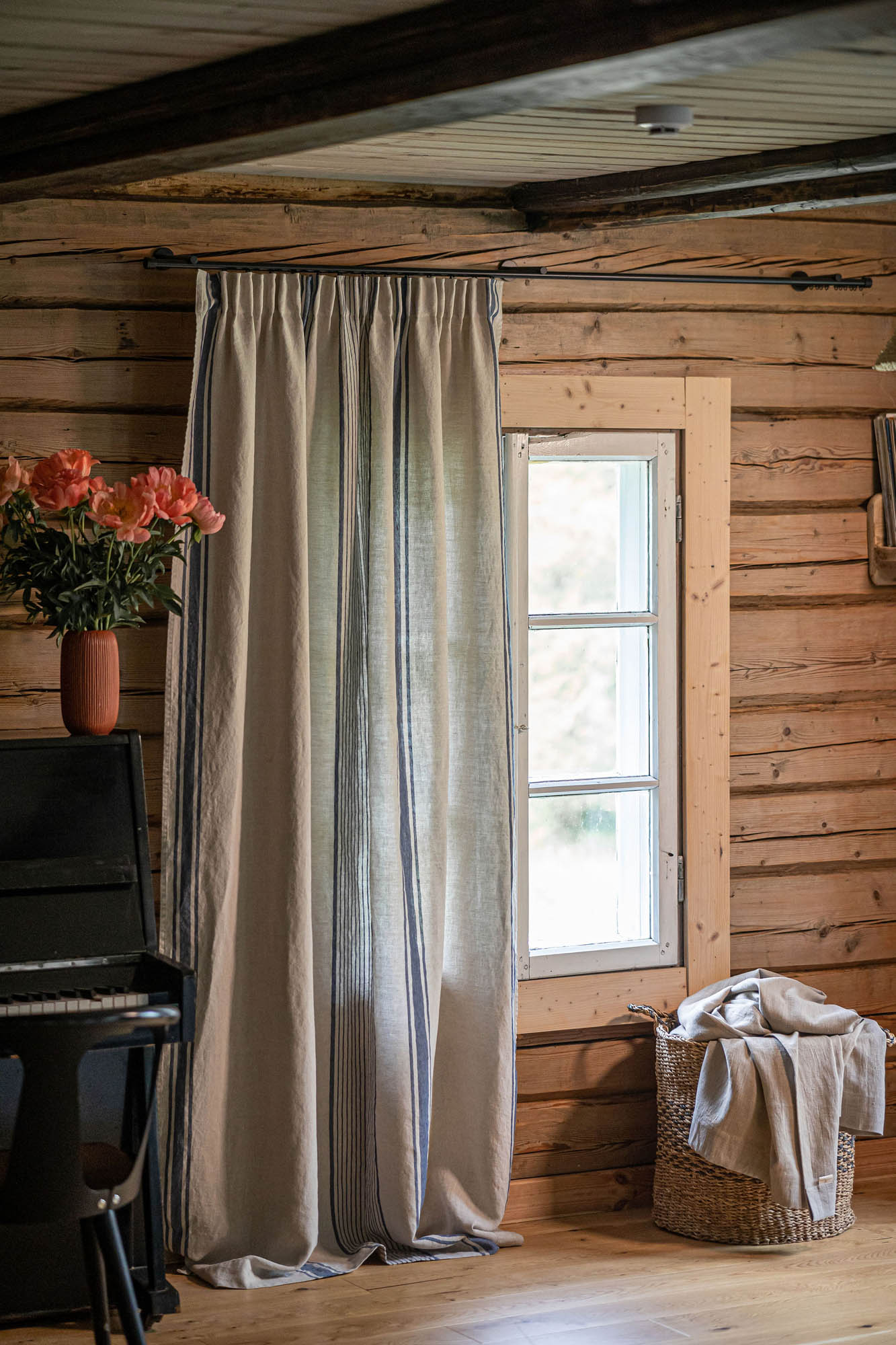 Pencil pleat linen curtain – French style with blue stripes