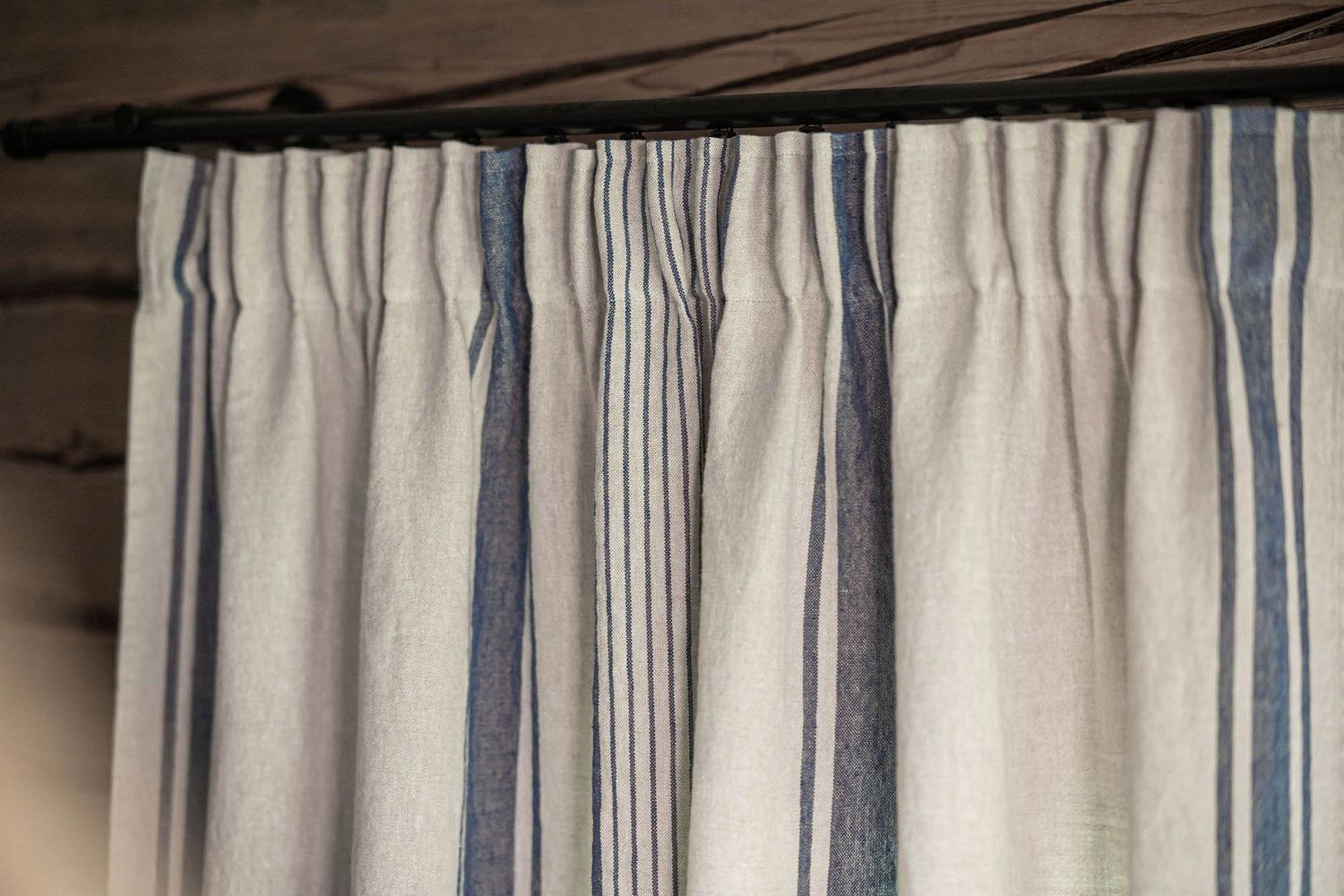 Pencil pleat linen curtain – French style with blue stripes