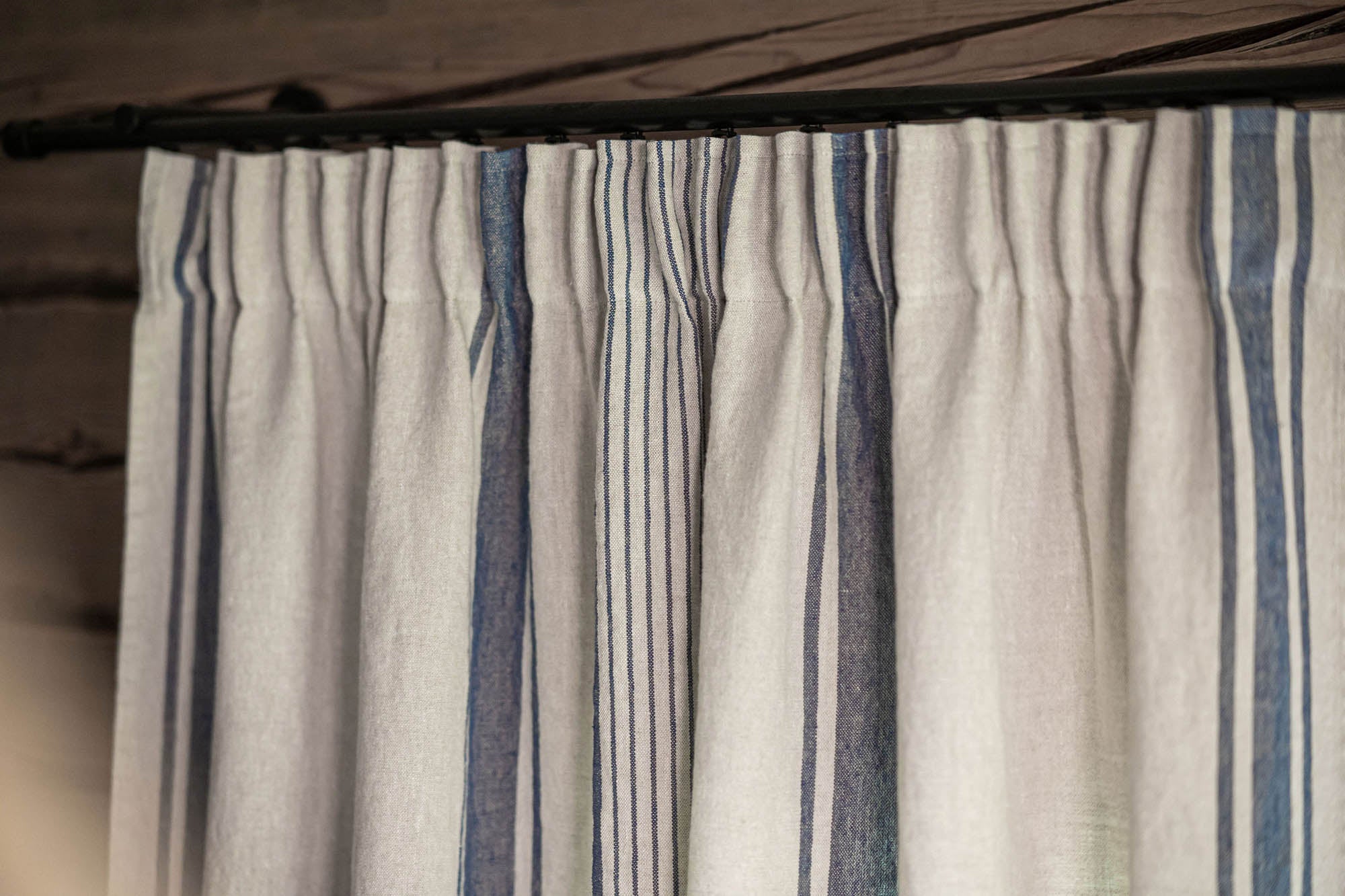 Pencil pleat linen curtain – French style with blue stripes