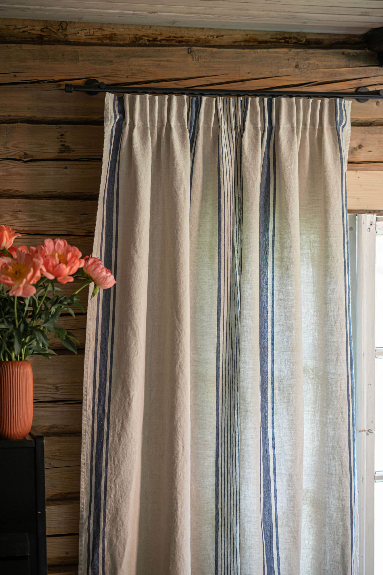 Pencil pleat linen curtain – French style with blue stripes