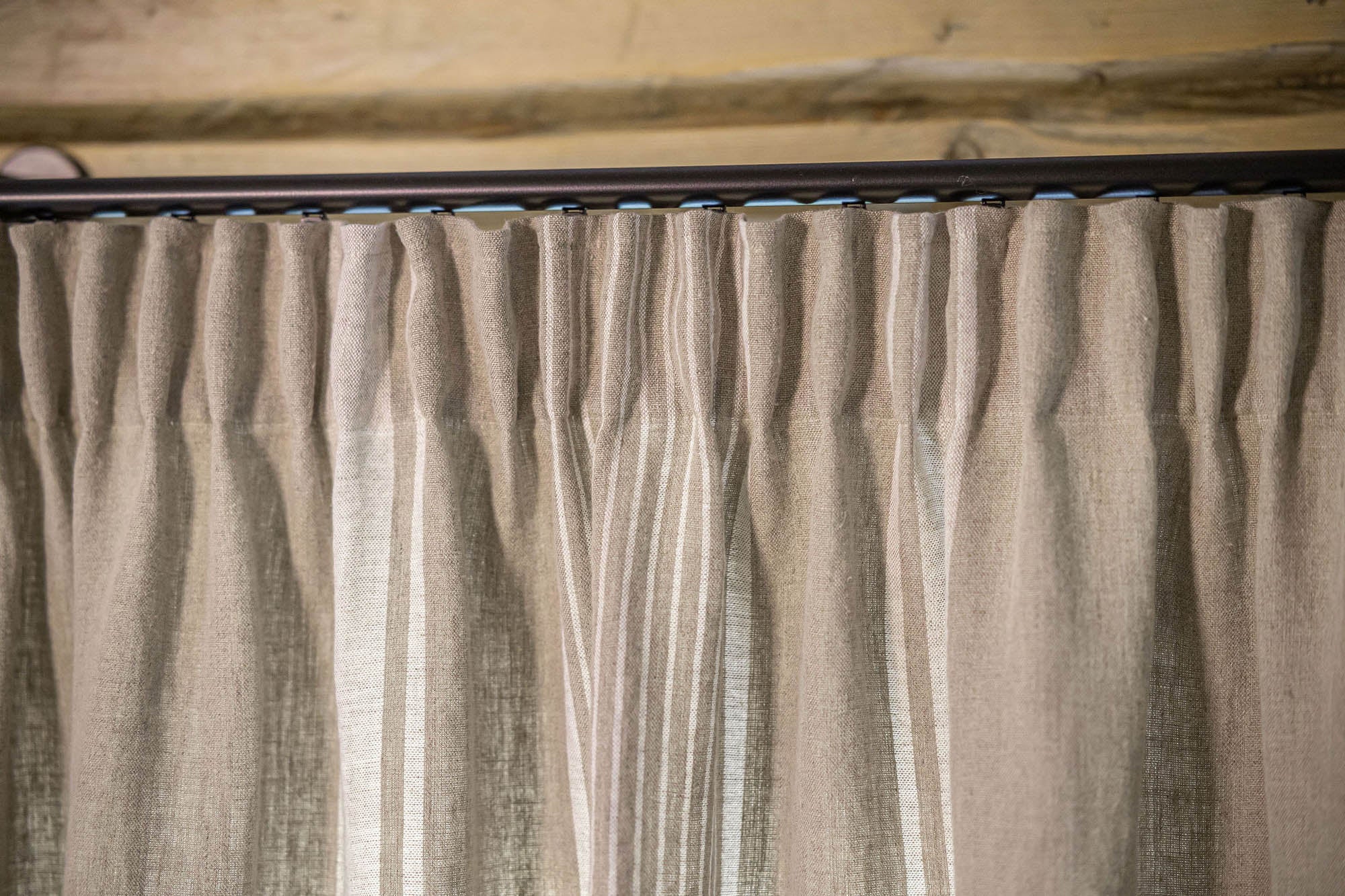 Pencil pleat linen curtain – French style with natural stripes