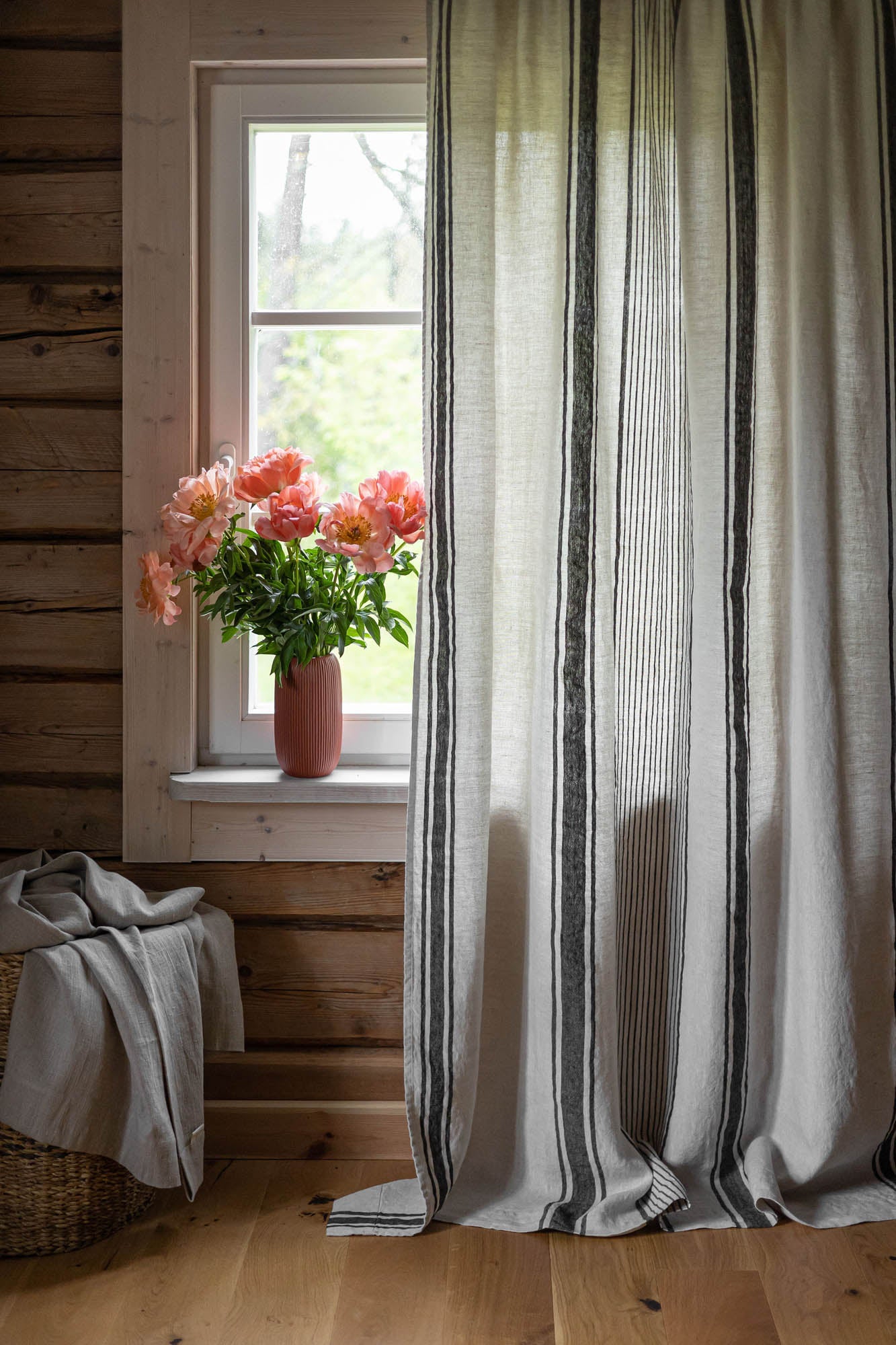 Pencil pleat linen curtain – French style with black stripes