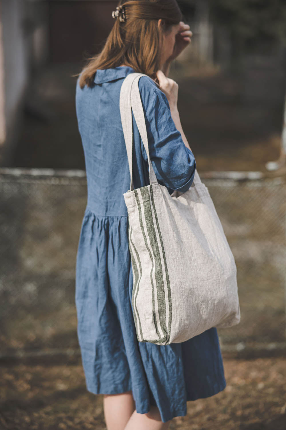 Linen tote bag with side blue stripes