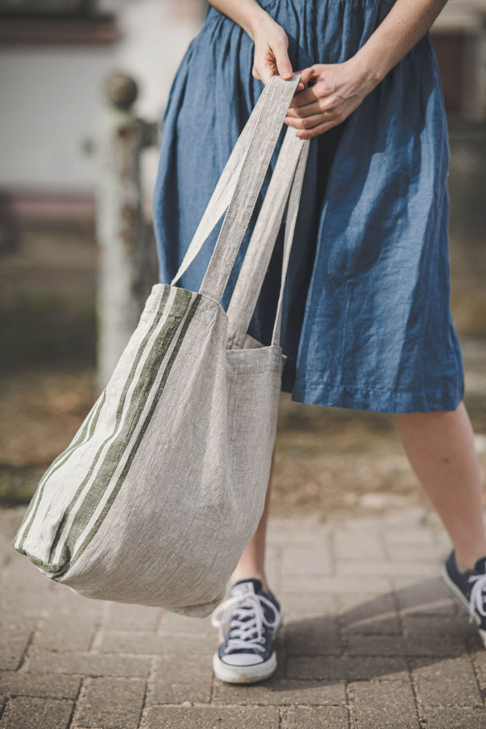 Linen tote bag with side green stripes