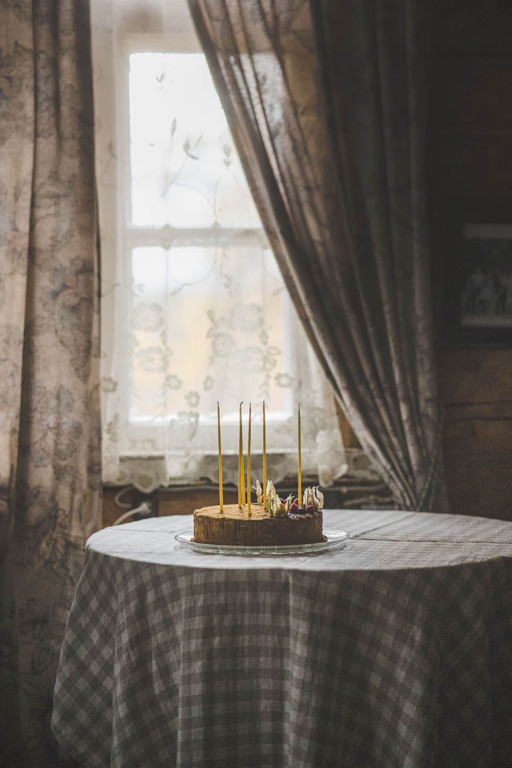 Natural checkered linen tablecloth