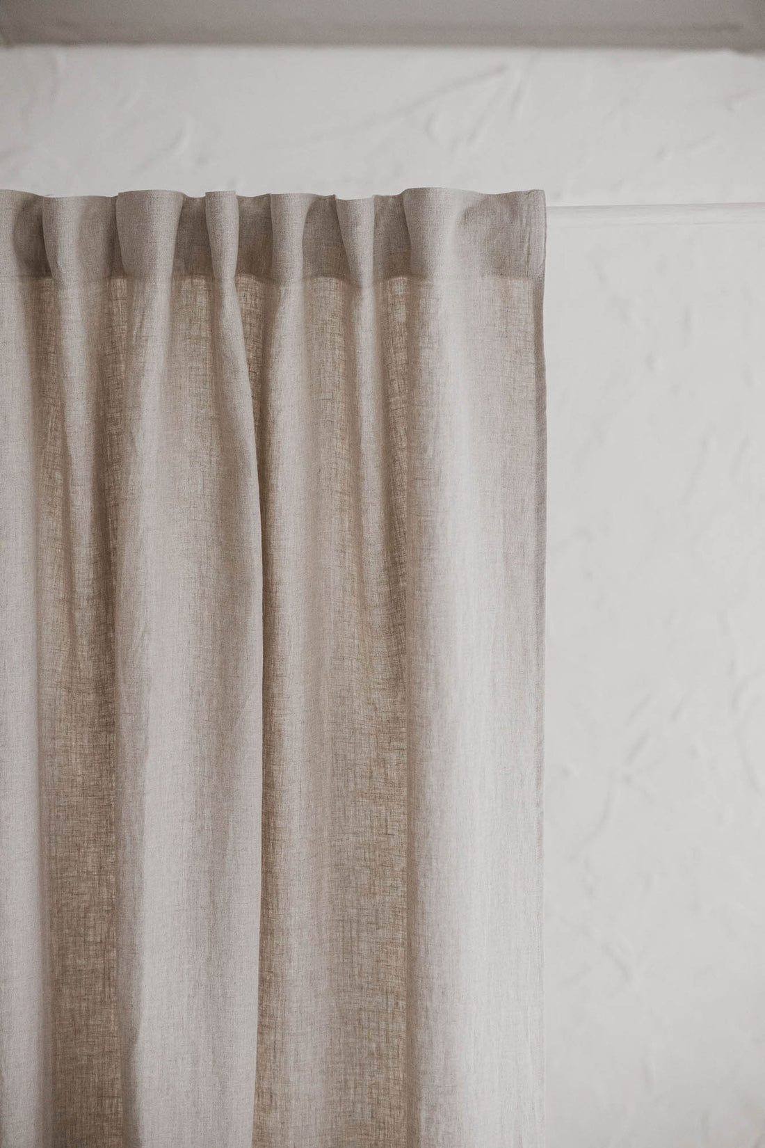 Natural linen curtain with multifunctional heading tape