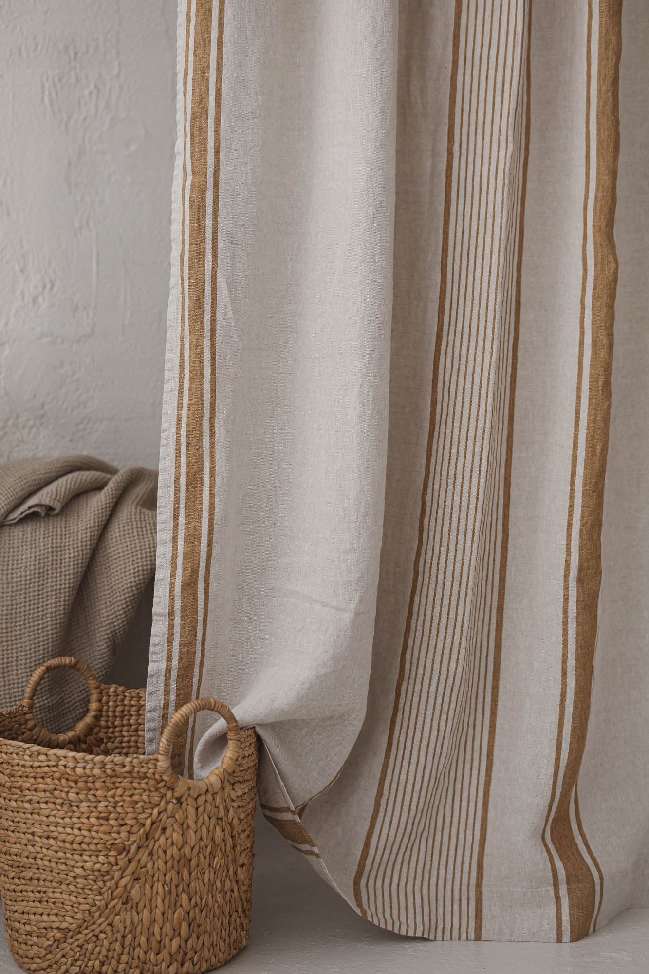 Pencil pleat linen curtain – French style with golden stripes