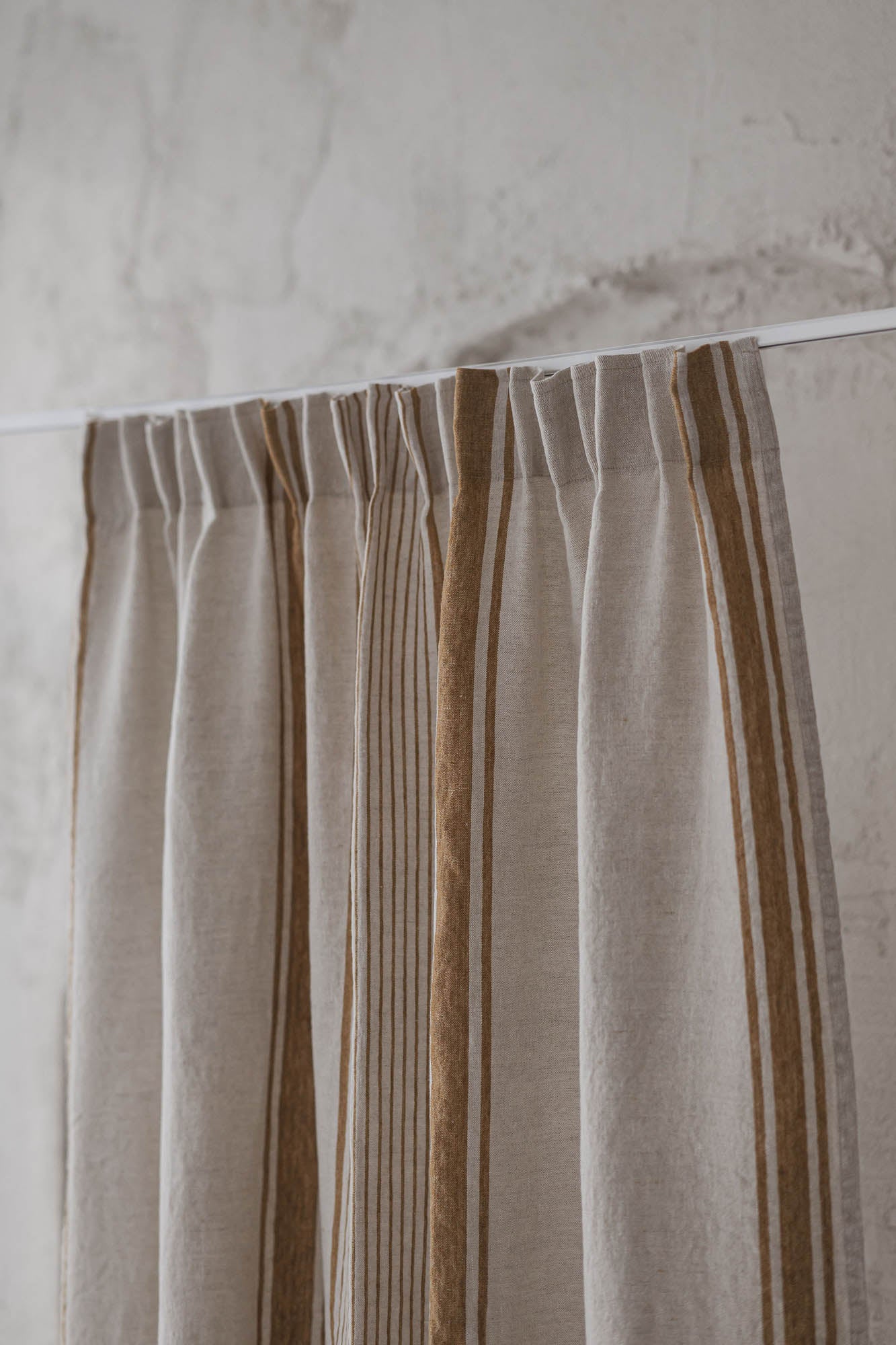 Pencil pleat linen curtain – French style with golden stripes