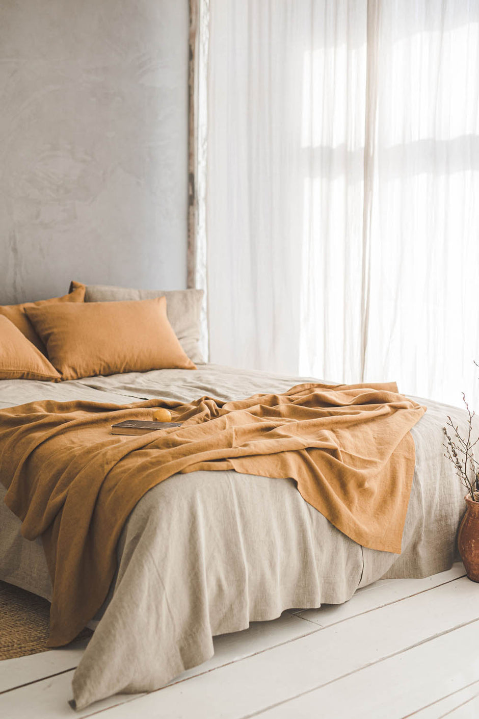 BLANKETS & CUSHIONS Forestlandlinen