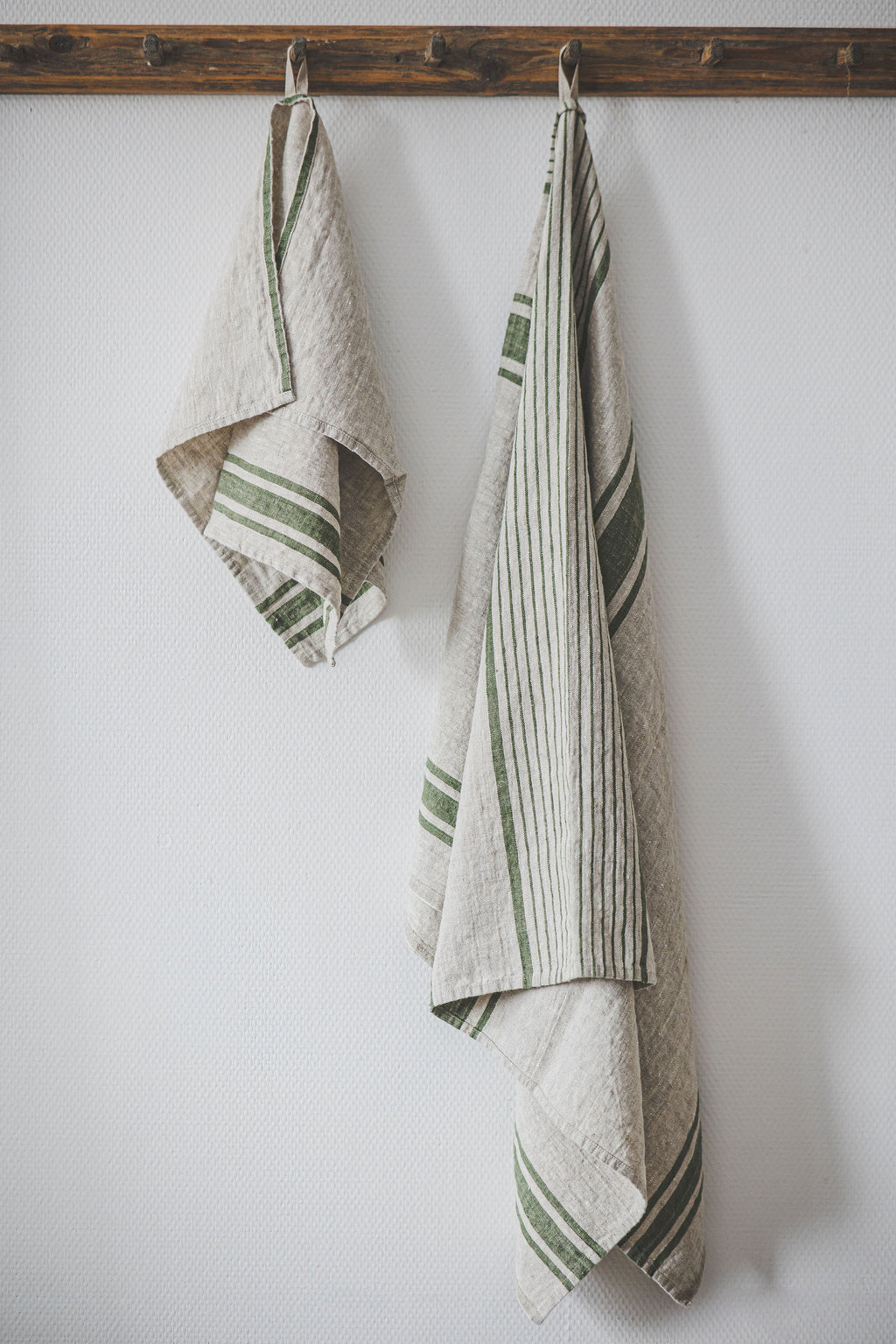 Set of 2 Forest Green Natural Striped Linen Hand and Guest Towels Provence  - LinenMe
