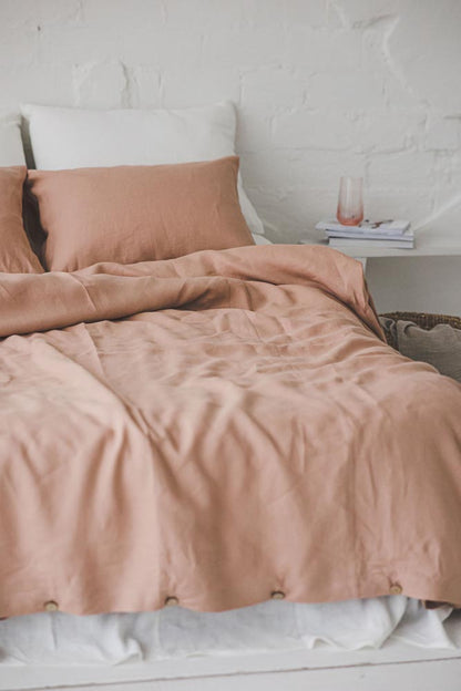 Misty rose linen duvet cover with buttons