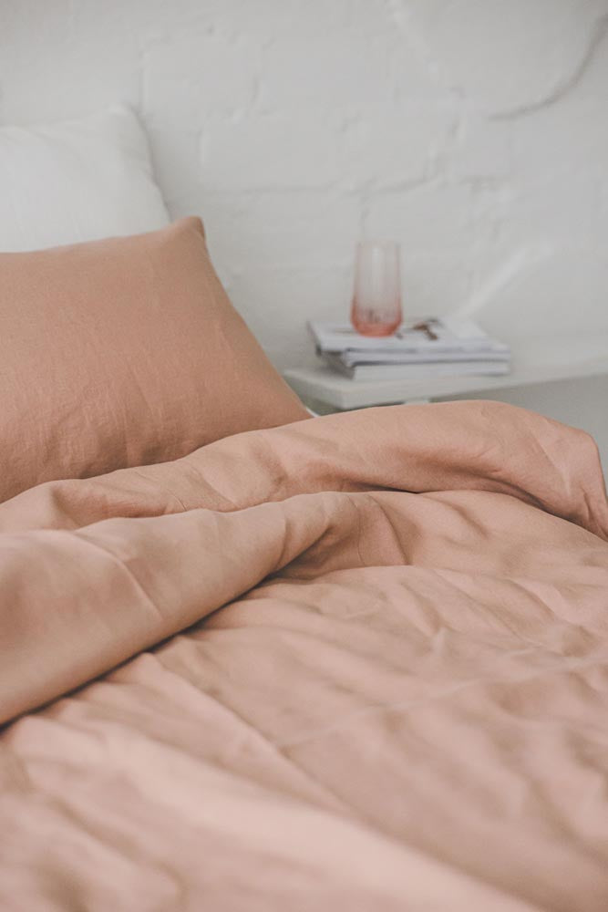 Misty rose linen duvet cover with buttons