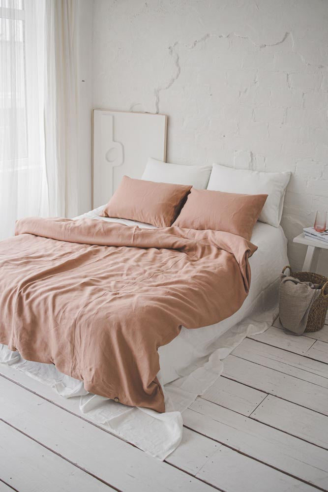 Misty rose linen duvet cover with buttons