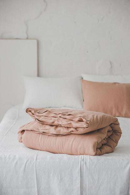 Misty rose linen duvet cover with buttons