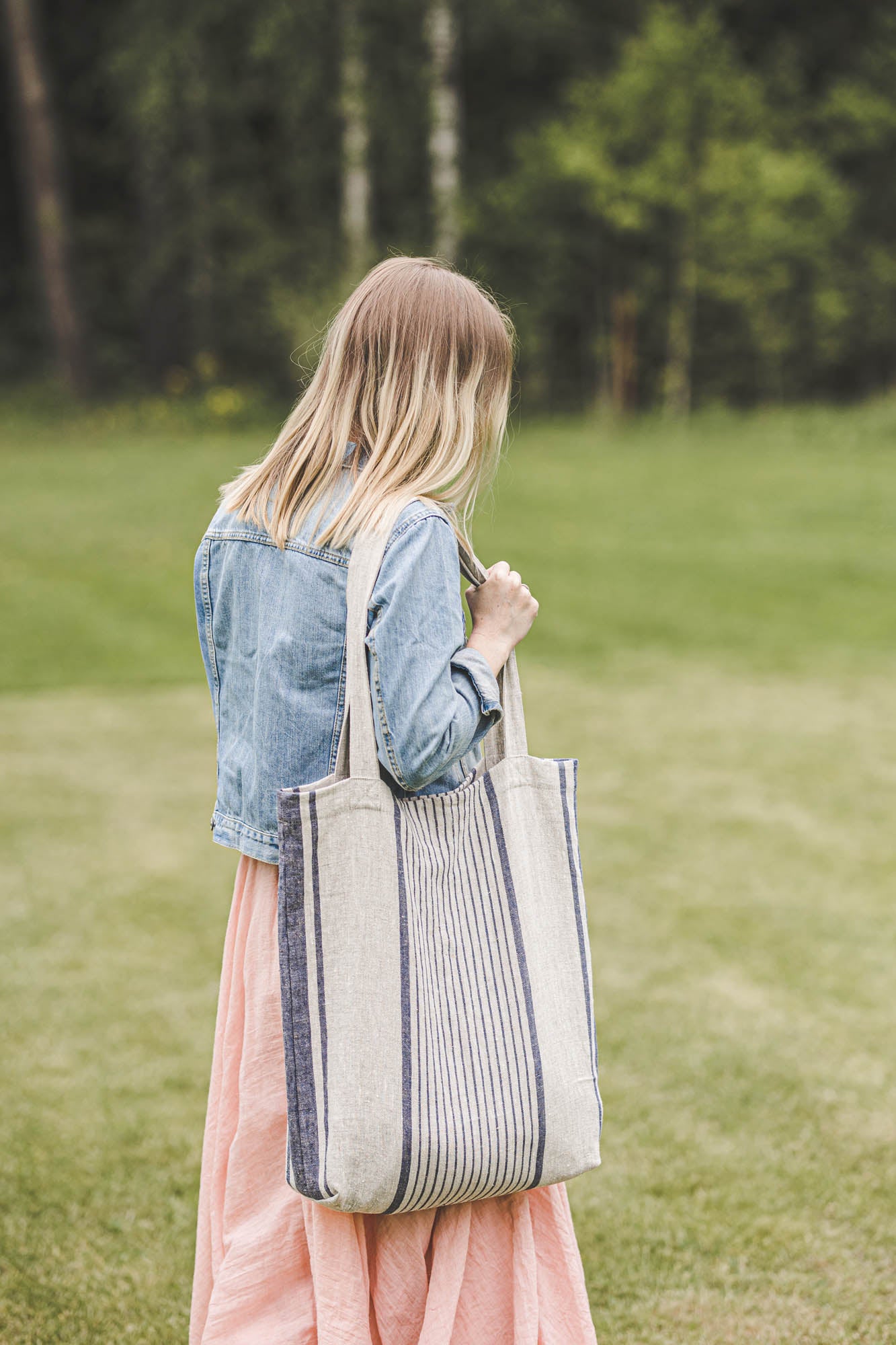 Linen tote bag with blue stripes