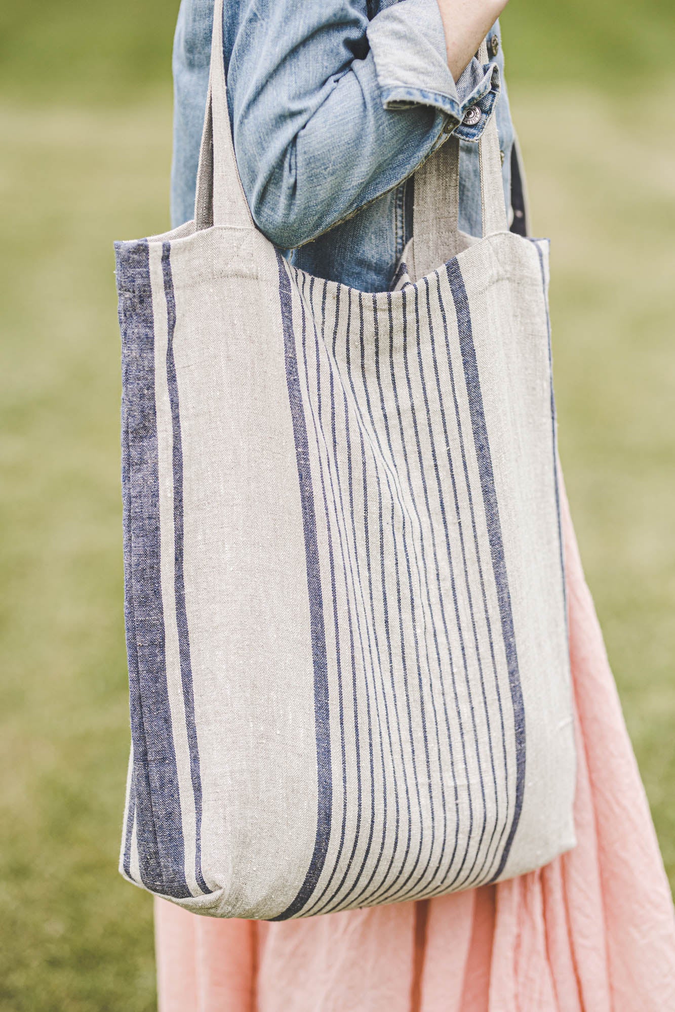 Linen tote bag with blue stripes
