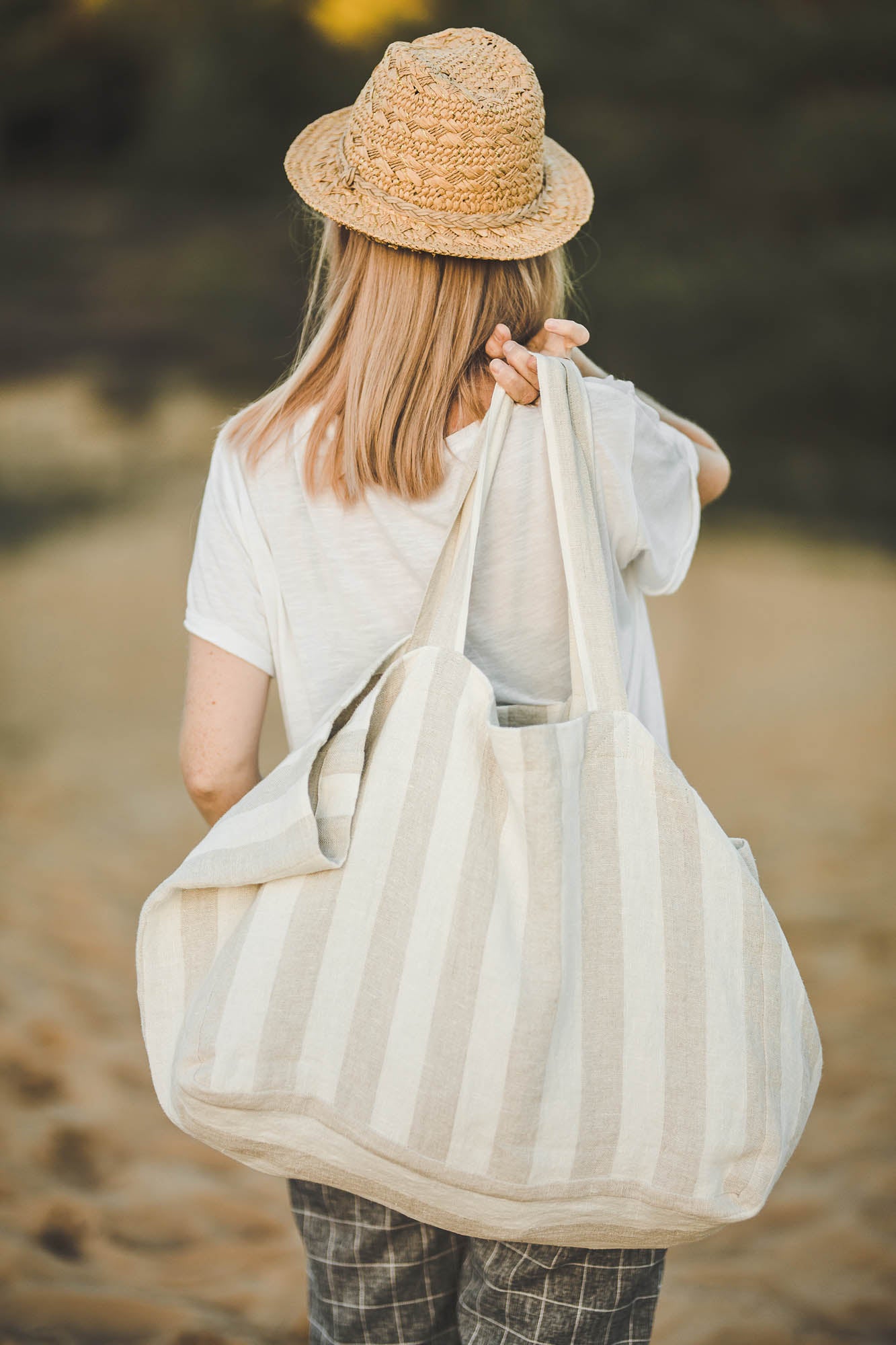 Linen beach bag with white/natural stripes