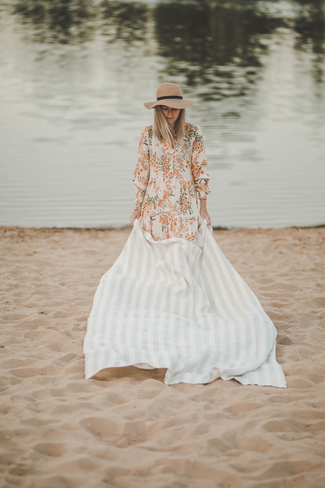 Linen beach blanket with white/natural stripes
