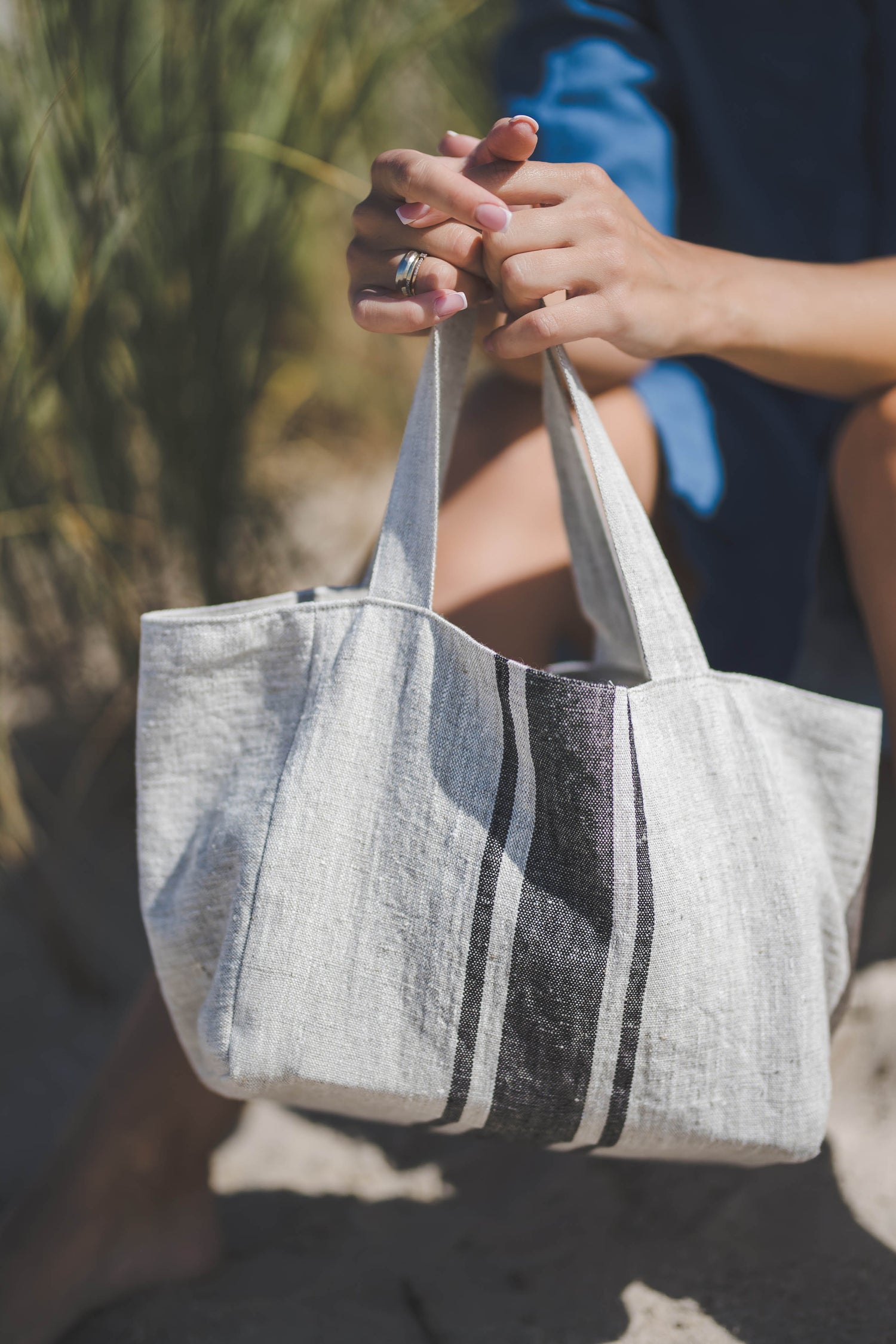 Linen handbag with black stripes