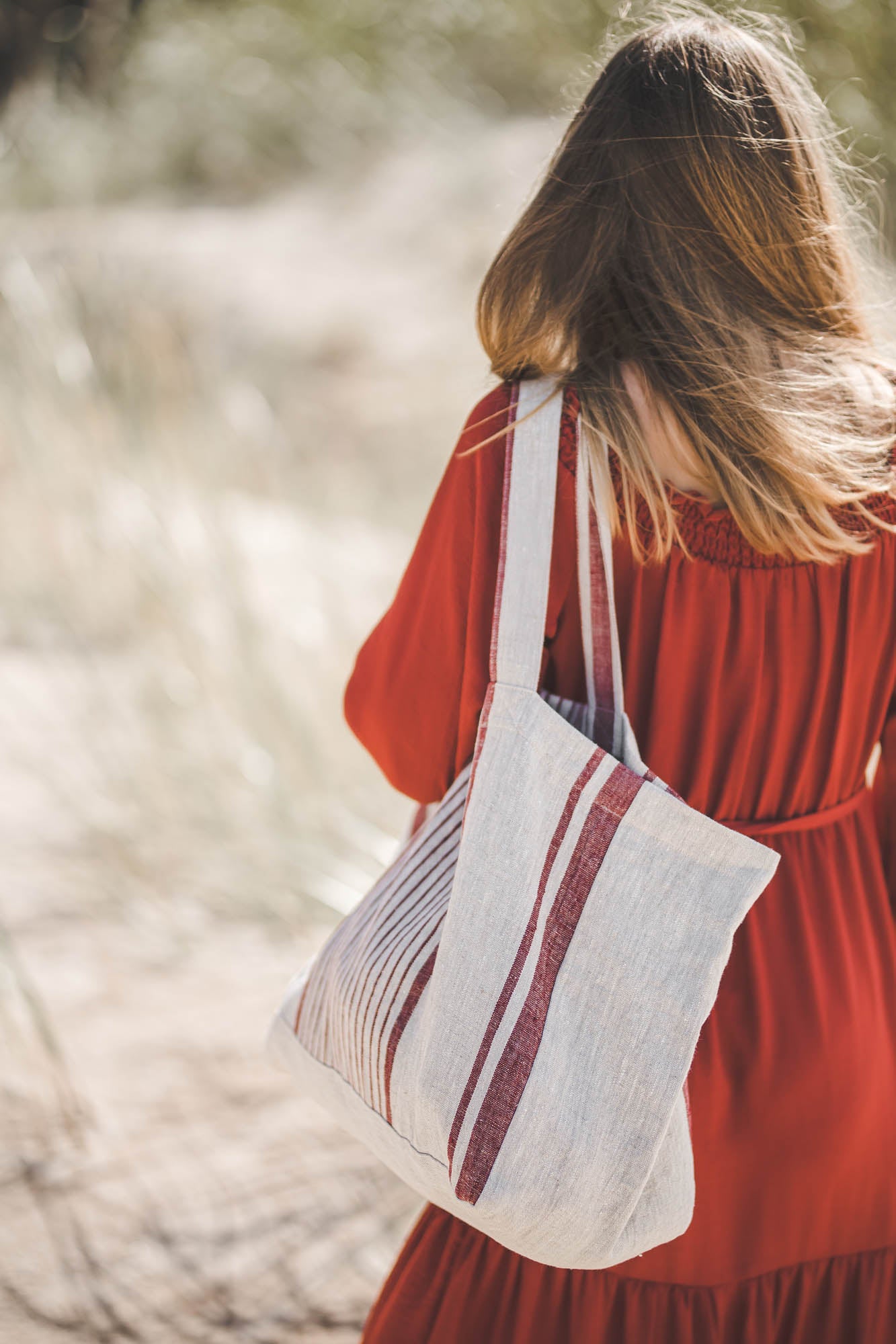 Linen beach bag with cherry red stripes