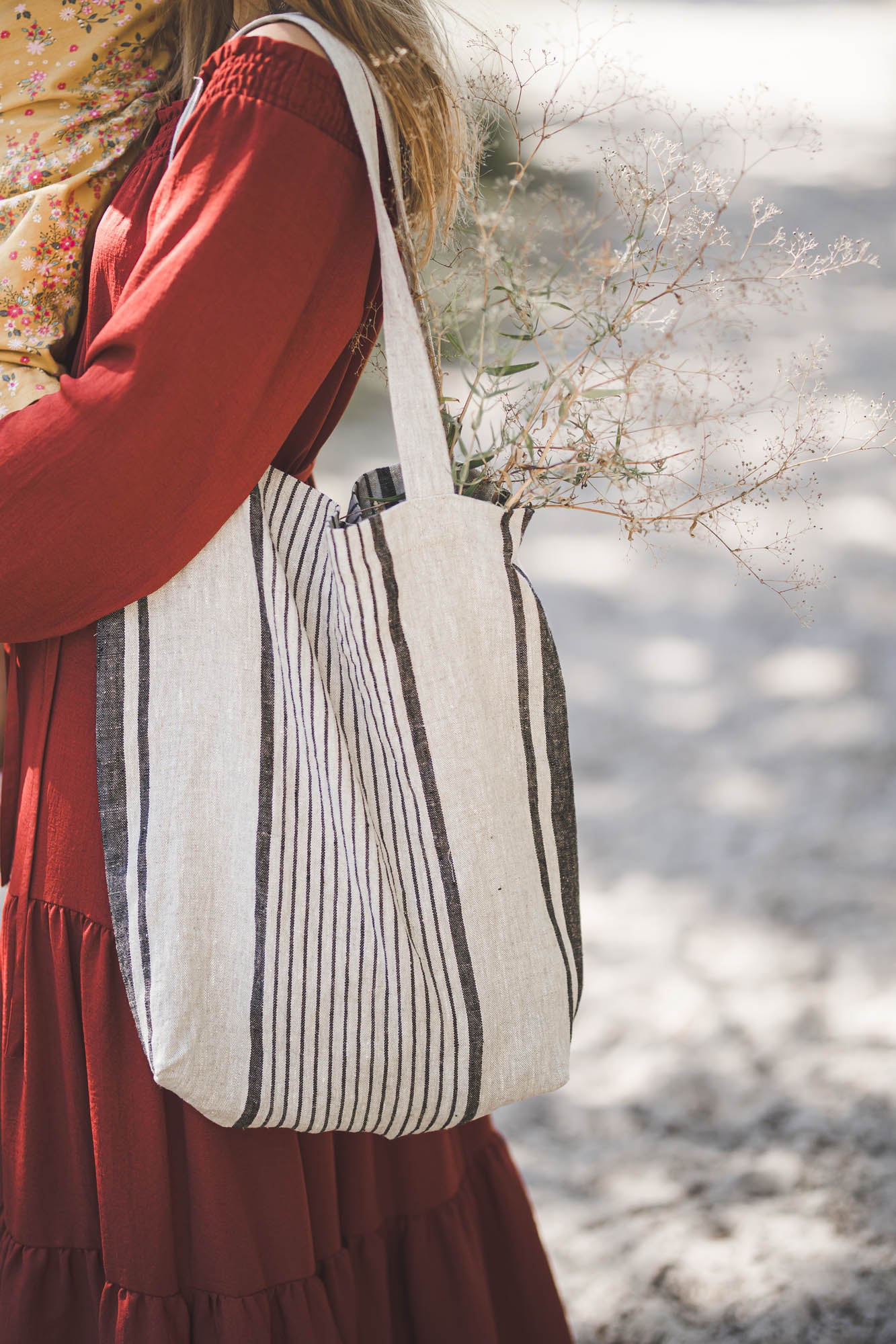 Linen tote bag with black stripes